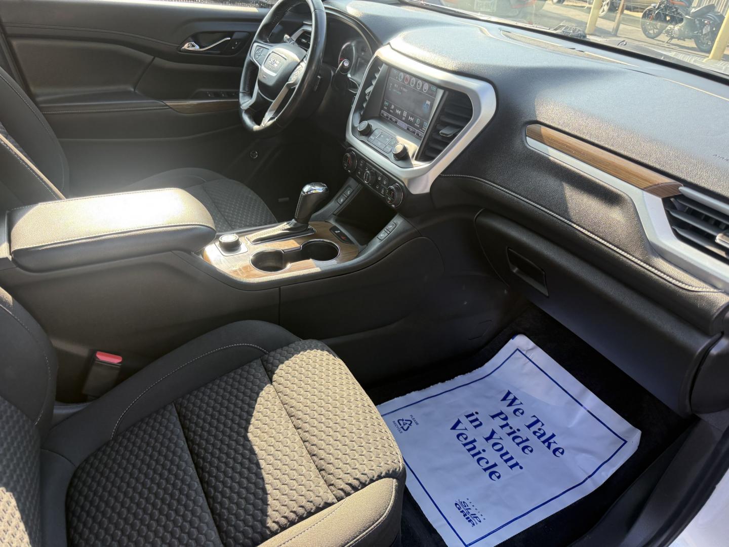 2019 Silver /Black GMC Acadia SLE-2 AWD (1GKKNSLS5KZ) with an 3.6L V6 DOHC 24V engine, Automatic transmission, located at 547 E. Main St., Orwell, OH, 44076, (440) 437-5893, 41.535435, -80.847855 - 2019 GMC Acadia SLE-2 AWD – Family-Ready Midsize SUV with V6 Power and One-Owner History If you need a midsize SUV with room, comfort, and all-weather capability, this 2019 GMC Acadia SLE-2 AWD is a strong option. The 3.6L V6 and 6-speed automatic deliver dependable power, while selectable AWD se- Photo#41