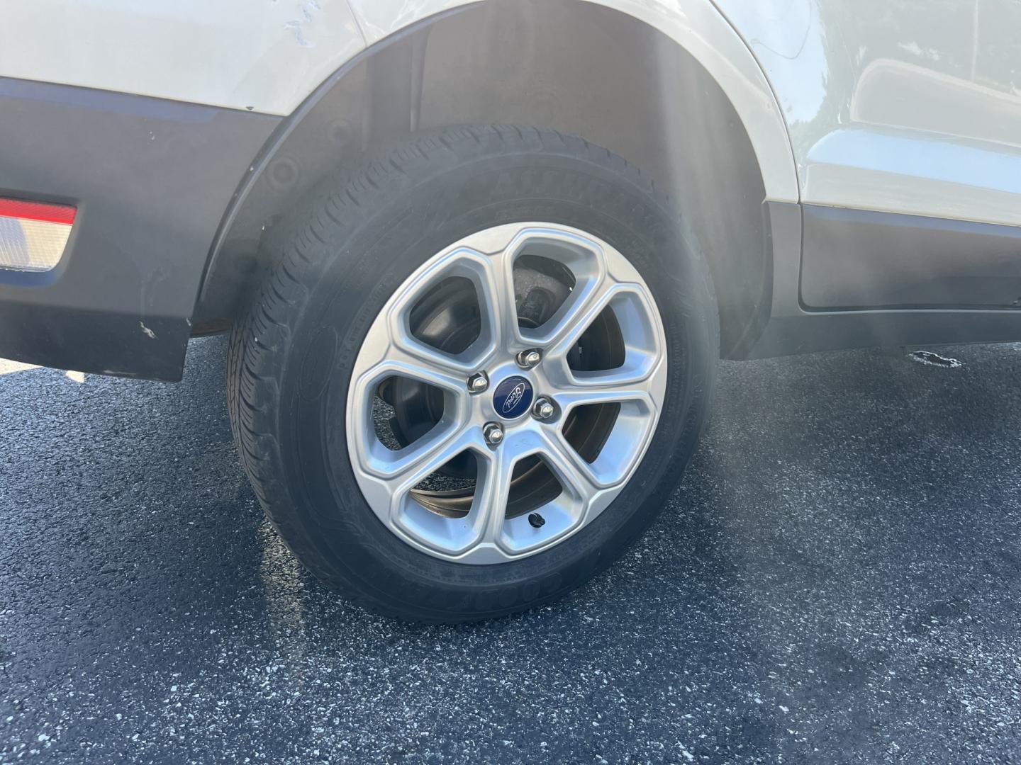 2021 White /Black Ford EcoSport SE AWD (MAJ6S3GL1MC) with an 2.0L I4 DOHC 16V engine, Automatic transmission, located at 11115 Chardon Rd. , Chardon, OH, 44024, (440) 214-9705, 41.580246, -81.241943 - 2021 Ford EcoSport SE 4WD – Compact Size with All-Weather Capability and Everyday Convenience If you want a smaller SUV that is easy to park and still useful in changing conditions, this 2021 Ford EcoSport SE 4WD is a practical choice. The 2.0L Duratec engine and 6-speed automatic deliver smooth- Photo#8