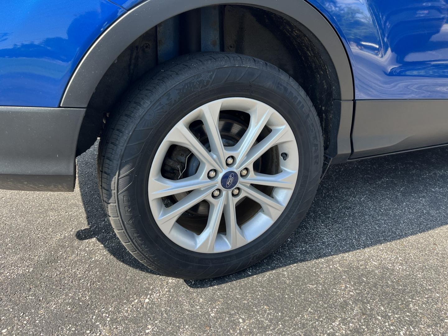 2018 Blue /Black Ford Escape SE 4WD (1FMCU9GD0JU) with an 1.5L I4 DOHC 16V Turbo engine, Automatic transmission, located at 547 E. Main St., Orwell, OH, 44076, (440) 437-5893, 41.535435, -80.847855 - 2018 Ford Escape SE 4WD – Efficient Compact SUV with Everyday Comfort and One-Owner History If you want a compact SUV that is easy to live with and ready for changing weather, this 2018 Ford Escape SE 4WD is a practical choice. The 1.5L Turbocharged EcoBoost engine and 6-speed automatic deliver r- Photo#8