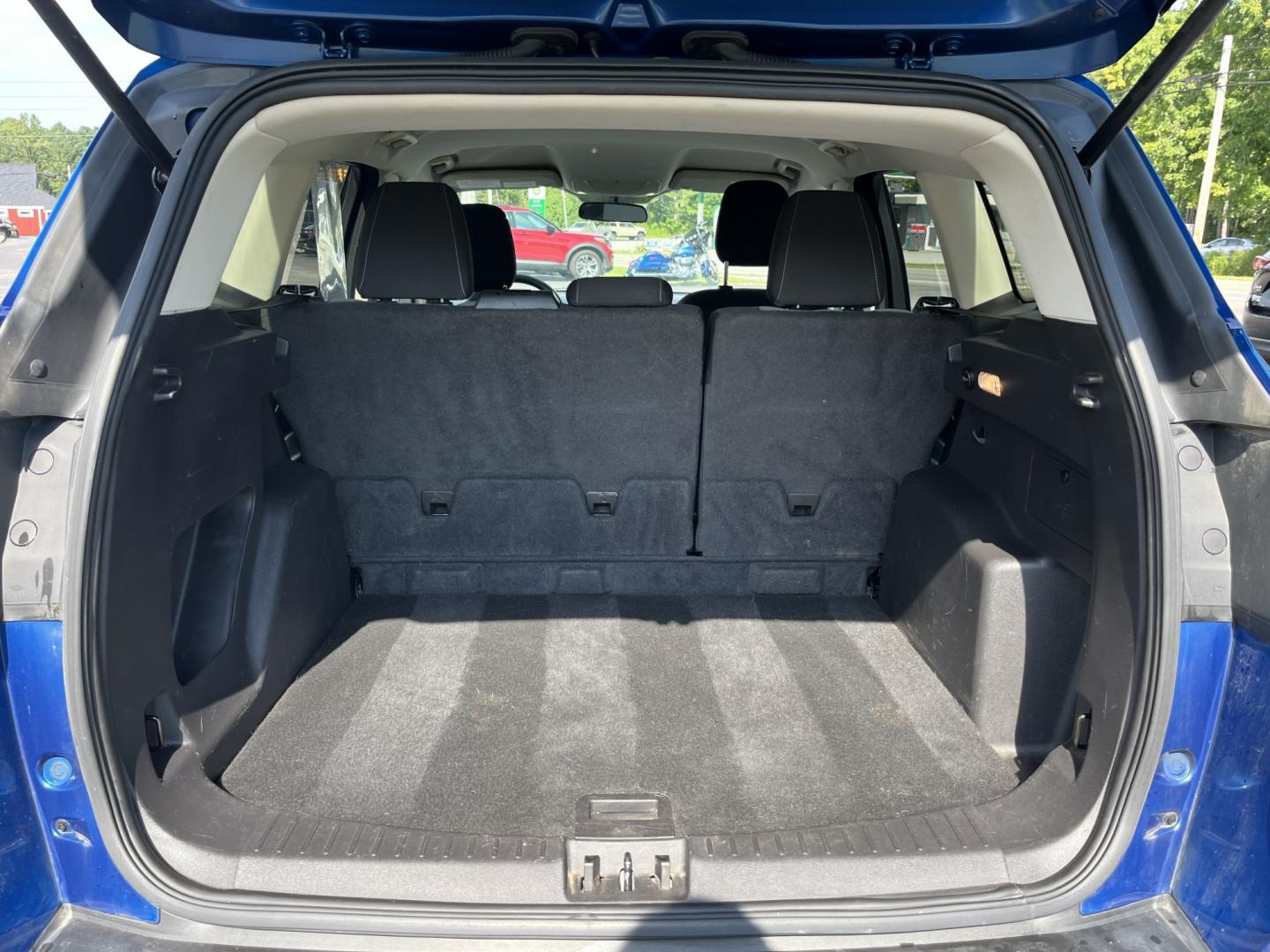 2018 Blue /Black Ford Escape SE 4WD (1FMCU9GD0JU) with an 1.5L I4 DOHC 16V Turbo engine, Automatic transmission, located at 547 E. Main St., Orwell, OH, 44076, (440) 437-5893, 41.535435, -80.847855 - 2018 Ford Escape SE 4WD – Efficient Compact SUV with Everyday Comfort and One-Owner History If you want a compact SUV that is easy to live with and ready for changing weather, this 2018 Ford Escape SE 4WD is a practical choice. The 1.5L Turbocharged EcoBoost engine and 6-speed automatic deliver r- Photo#15