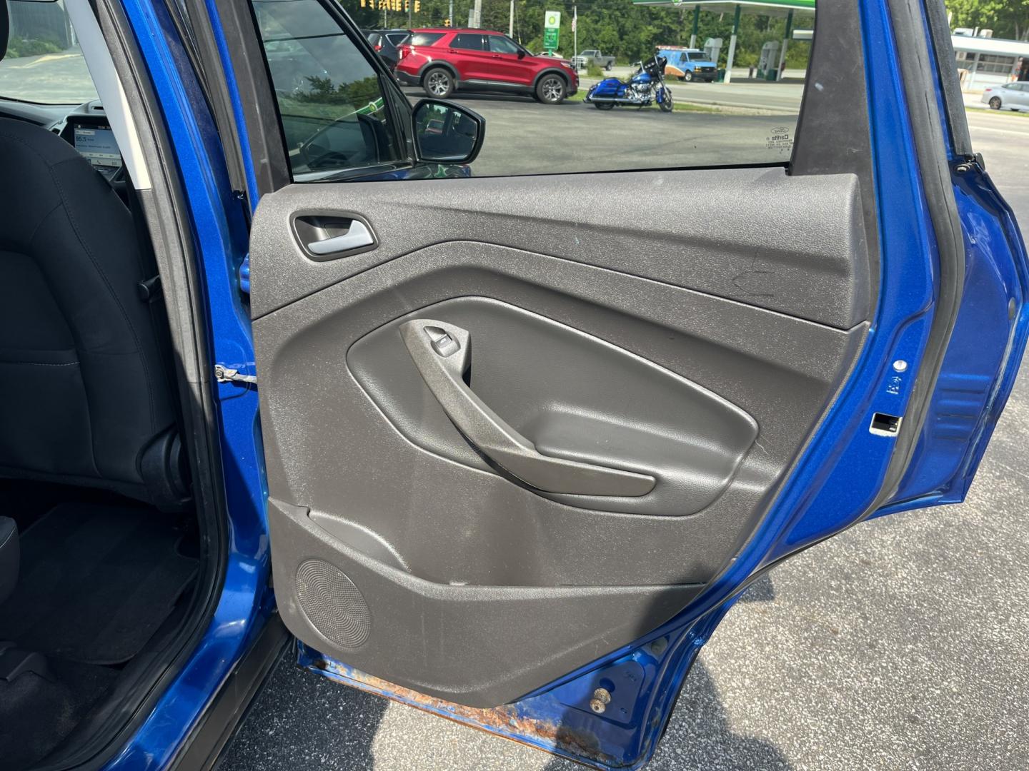 2018 Blue /Black Ford Escape SE 4WD (1FMCU9GD0JU) with an 1.5L I4 DOHC 16V Turbo engine, Automatic transmission, located at 547 E. Main St., Orwell, OH, 44076, (440) 437-5893, 41.535435, -80.847855 - 2018 Ford Escape SE 4WD – Efficient Compact SUV with Everyday Comfort and One-Owner History If you want a compact SUV that is easy to live with and ready for changing weather, this 2018 Ford Escape SE 4WD is a practical choice. The 1.5L Turbocharged EcoBoost engine and 6-speed automatic deliver r- Photo#33