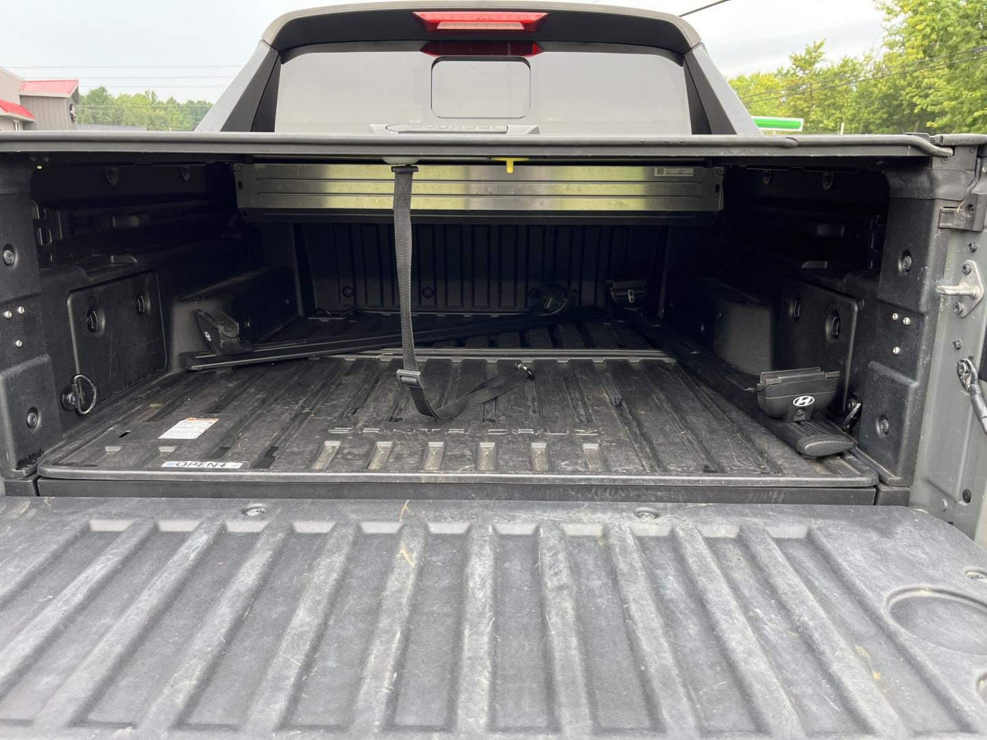 2022 Gray /Black Hyundai Santa Cruz SEL Premium AWD (5NTJDDAF7NH) with an 2.5L I4 DOHC 16V Turbo engine, Automatc transmission, located at 11115 Chardon Rd. , Chardon, OH, 44024, (440) 214-9705, 41.580246, -81.241943 - 2022 Hyundai Santa Cruz SEL Premium AWD – Compact Truck Convenience with Modern Features If you want the usefulness of a truck bed without the size of a full-size pickup, this 2022 Hyundai Santa Cruz SEL Premium AWD is a practical choice. The 2.5L Turbocharged engine and 8-speed automatic deliver- Photo#14