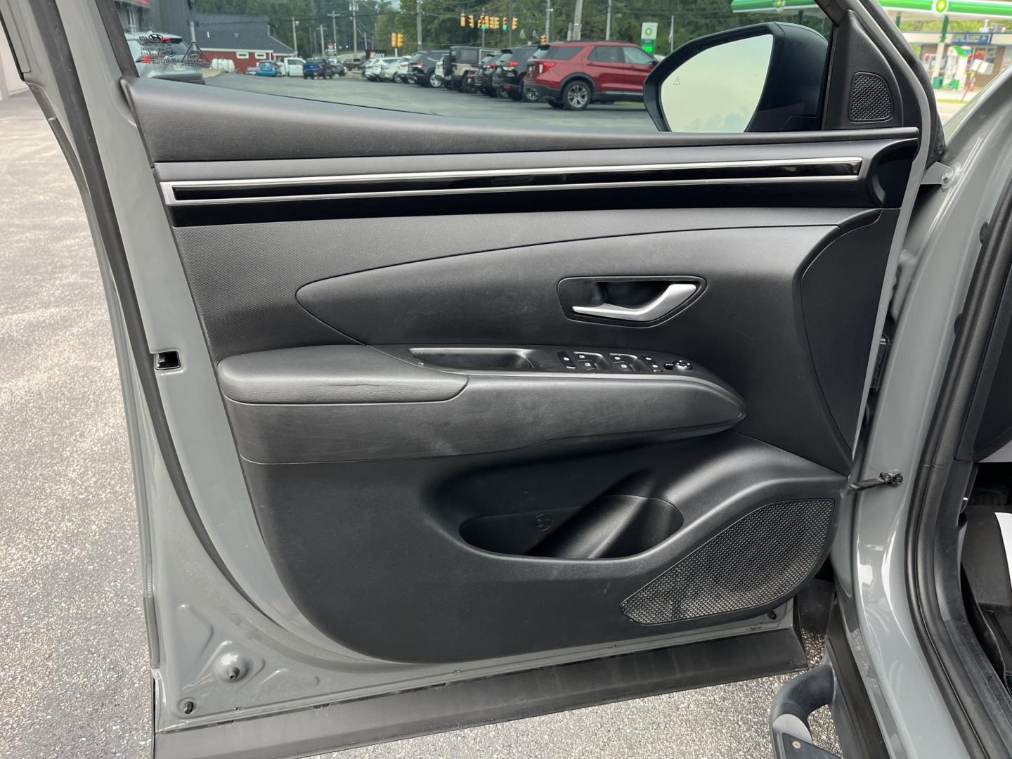 2022 Gray /Black Hyundai Santa Cruz SEL Premium AWD (5NTJDDAF7NH) with an 2.5L I4 DOHC 16V Turbo engine, Automatc transmission, located at 11115 Chardon Rd. , Chardon, OH, 44024, (440) 214-9705, 41.580246, -81.241943 - 2022 Hyundai Santa Cruz SEL Premium AWD – Compact Truck Convenience with Modern Features If you want the usefulness of a truck bed without the size of a full-size pickup, this 2022 Hyundai Santa Cruz SEL Premium AWD is a practical choice. The 2.5L Turbocharged engine and 8-speed automatic deliver- Photo#16