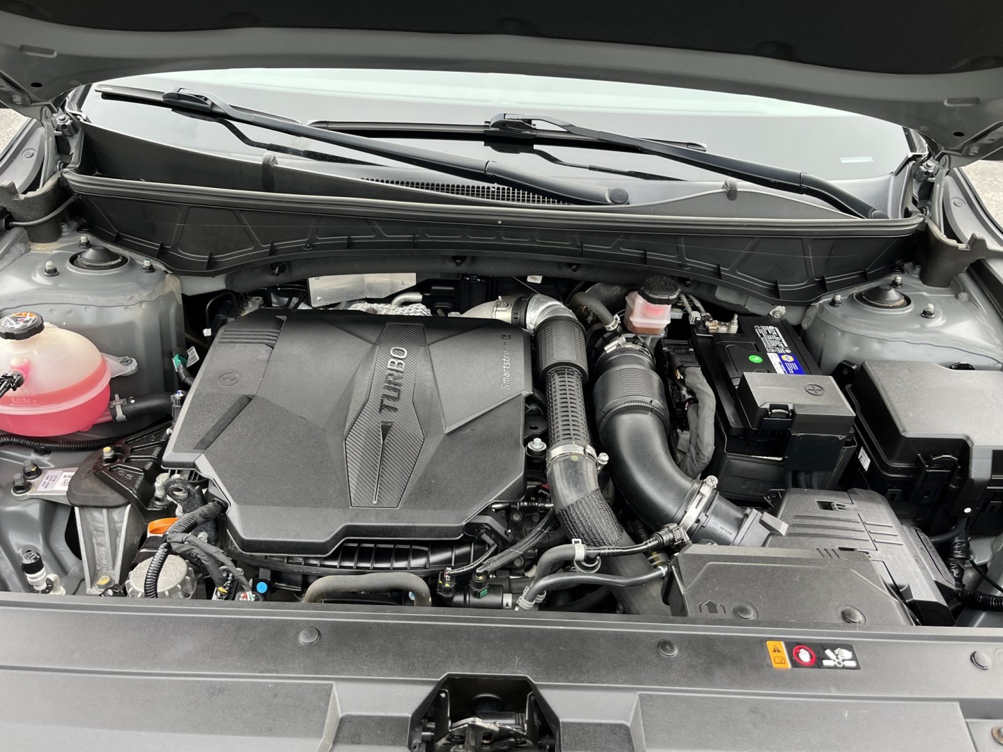 2022 Gray /Black Hyundai Santa Cruz SEL Premium AWD (5NTJDDAF7NH) with an 2.5L I4 DOHC 16V Turbo engine, Automatc transmission, located at 11115 Chardon Rd. , Chardon, OH, 44024, (440) 214-9705, 41.580246, -81.241943 - 2022 Hyundai Santa Cruz SEL Premium AWD – Compact Truck Convenience with Modern Features If you want the usefulness of a truck bed without the size of a full-size pickup, this 2022 Hyundai Santa Cruz SEL Premium AWD is a practical choice. The 2.5L Turbocharged engine and 8-speed automatic deliver- Photo#15