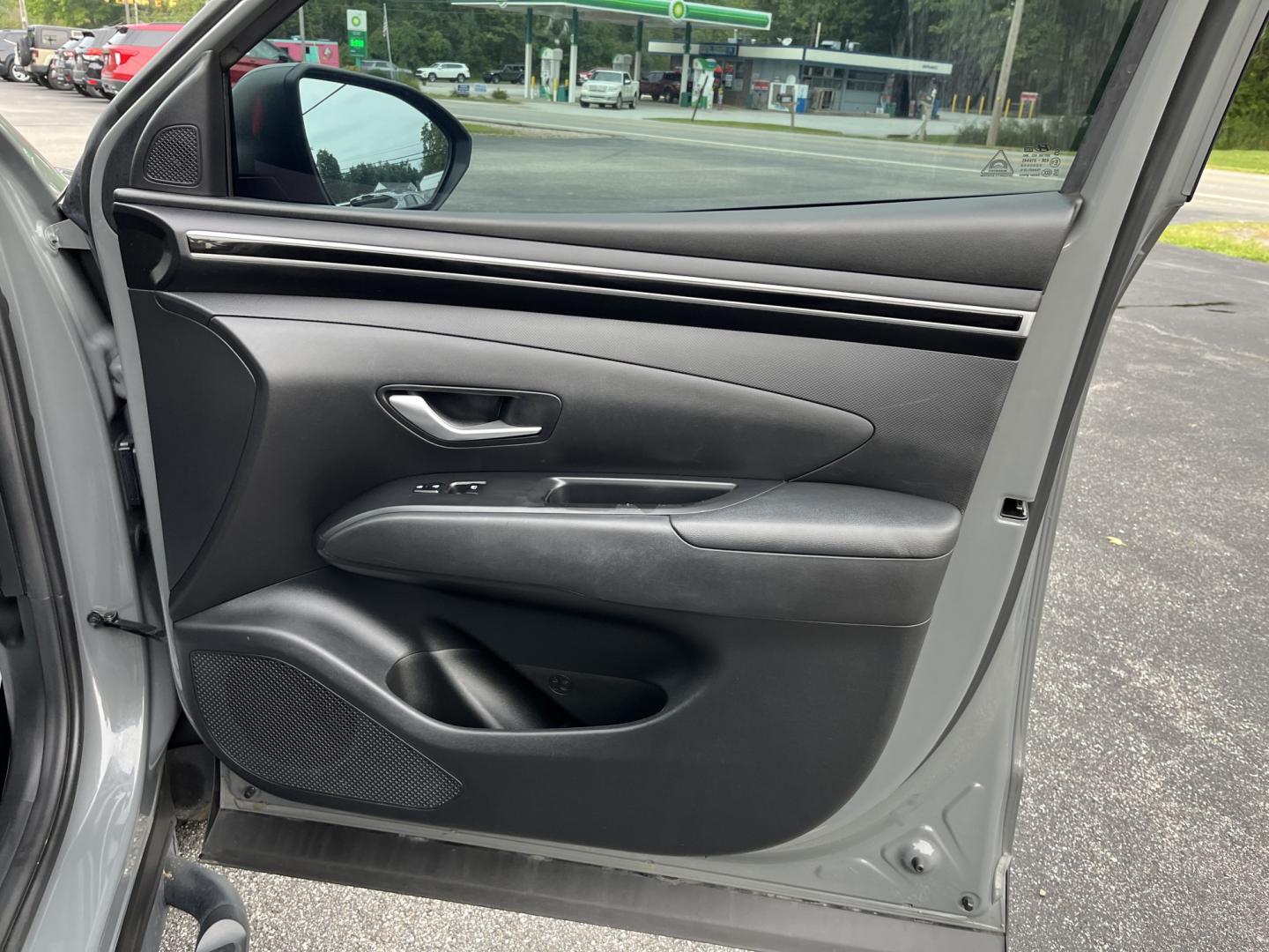 2022 Gray /Black Hyundai Santa Cruz SEL Premium AWD (5NTJDDAF7NH) with an 2.5L I4 DOHC 16V Turbo engine, Automatc transmission, located at 11115 Chardon Rd. , Chardon, OH, 44024, (440) 214-9705, 41.580246, -81.241943 - 2022 Hyundai Santa Cruz SEL Premium AWD – Compact Truck Convenience with Modern Features If you want the usefulness of a truck bed without the size of a full-size pickup, this 2022 Hyundai Santa Cruz SEL Premium AWD is a practical choice. The 2.5L Turbocharged engine and 8-speed automatic deliver- Photo#32