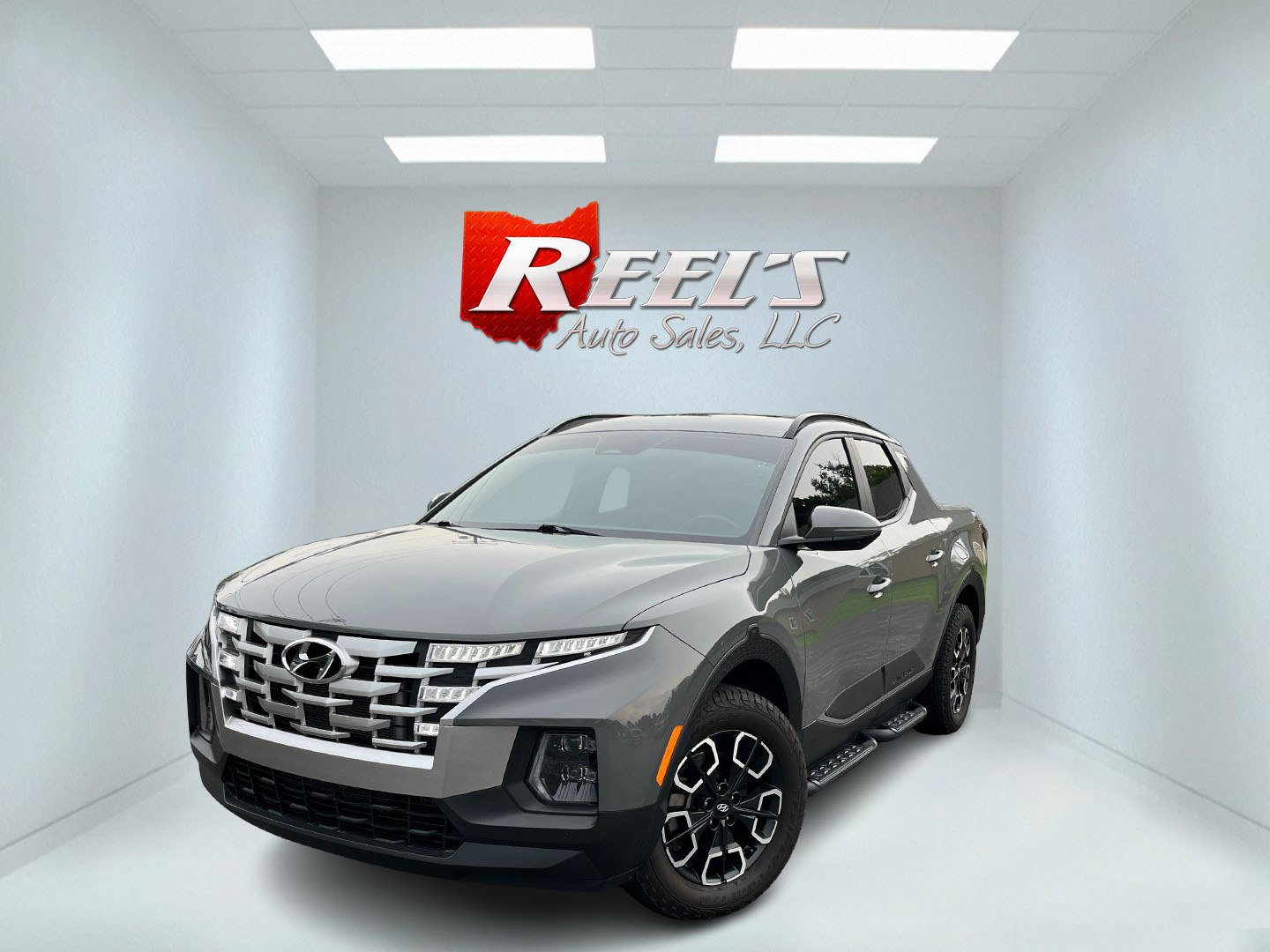 2022 Gray /Black Hyundai Santa Cruz SEL Premium AWD (5NTJDDAF7NH) with an 2.5L I4 DOHC 16V Turbo engine, Automatc transmission, located at 11115 Chardon Rd. , Chardon, OH, 44024, (440) 214-9705, 41.580246, -81.241943 - 2022 Hyundai Santa Cruz SEL Premium AWD – Compact Truck Convenience with Modern Features If you want the usefulness of a truck bed without the size of a full-size pickup, this 2022 Hyundai Santa Cruz SEL Premium AWD is a practical choice. The 2.5L Turbocharged engine and 8-speed automatic deliver- Photo#0