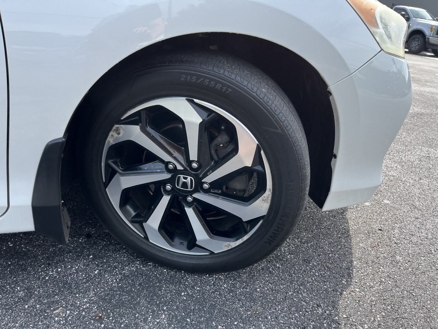 2017 White /Gray Honda Accord EX Sedan CVT (1HGCR2F7XHA) with an 2.4L I4 DOHC 16V engine, Automatic transmission, located at 11115 Chardon Rd. , Chardon, OH, 44024, (440) 214-9705, 41.580246, -81.241943 - 2017 Honda Accord EX – Efficient Midsize Comfort with Everyday Convenience If you want a midsize sedan that is easy to live with and still feels well equipped, this 2017 Honda Accord EX is a strong option. The reliable 2.4L K24 engine delivers smooth everyday power and an impressive 36 MPG highwa- Photo#5