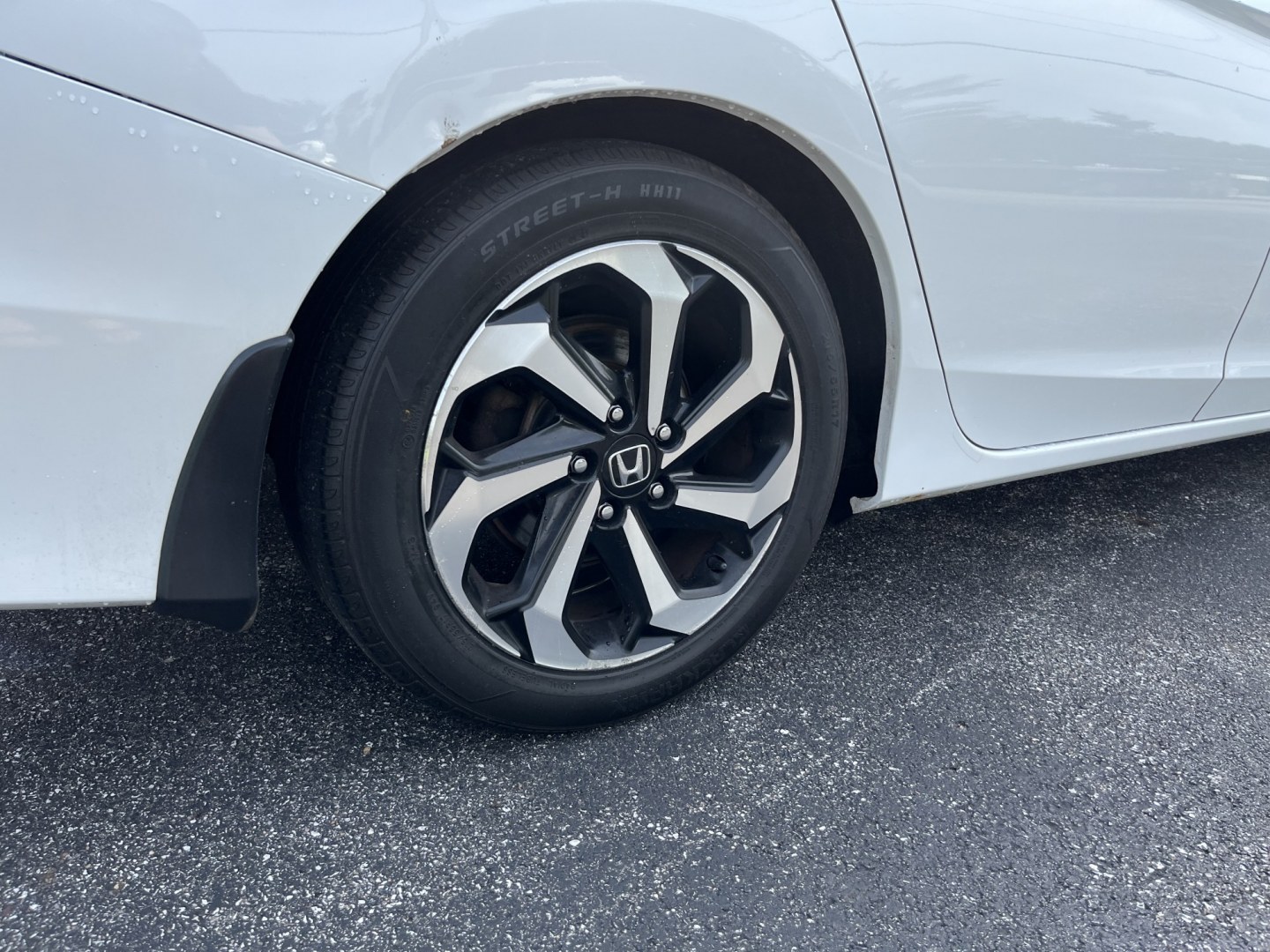 2017 White /Gray Honda Accord EX Sedan CVT (1HGCR2F7XHA) with an 2.4L I4 DOHC 16V engine, Automatic transmission, located at 11115 Chardon Rd. , Chardon, OH, 44024, (440) 214-9705, 41.580246, -81.241943 - 2017 Honda Accord EX – Efficient Midsize Comfort with Everyday Convenience If you want a midsize sedan that is easy to live with and still feels well equipped, this 2017 Honda Accord EX is a strong option. The reliable 2.4L K24 engine delivers smooth everyday power and an impressive 36 MPG highwa- Photo#8