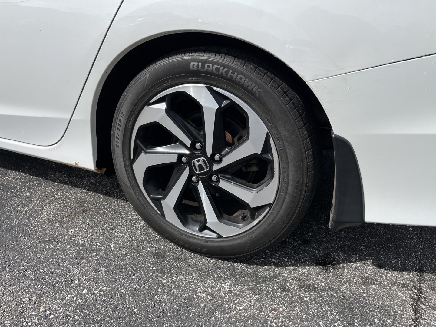 2017 White /Gray Honda Accord EX Sedan CVT (1HGCR2F7XHA) with an 2.4L I4 DOHC 16V engine, Automatic transmission, located at 11115 Chardon Rd. , Chardon, OH, 44024, (440) 214-9705, 41.580246, -81.241943 - 2017 Honda Accord EX – Efficient Midsize Comfort with Everyday Convenience If you want a midsize sedan that is easy to live with and still feels well equipped, this 2017 Honda Accord EX is a strong option. The reliable 2.4L K24 engine delivers smooth everyday power and an impressive 36 MPG highwa- Photo#11