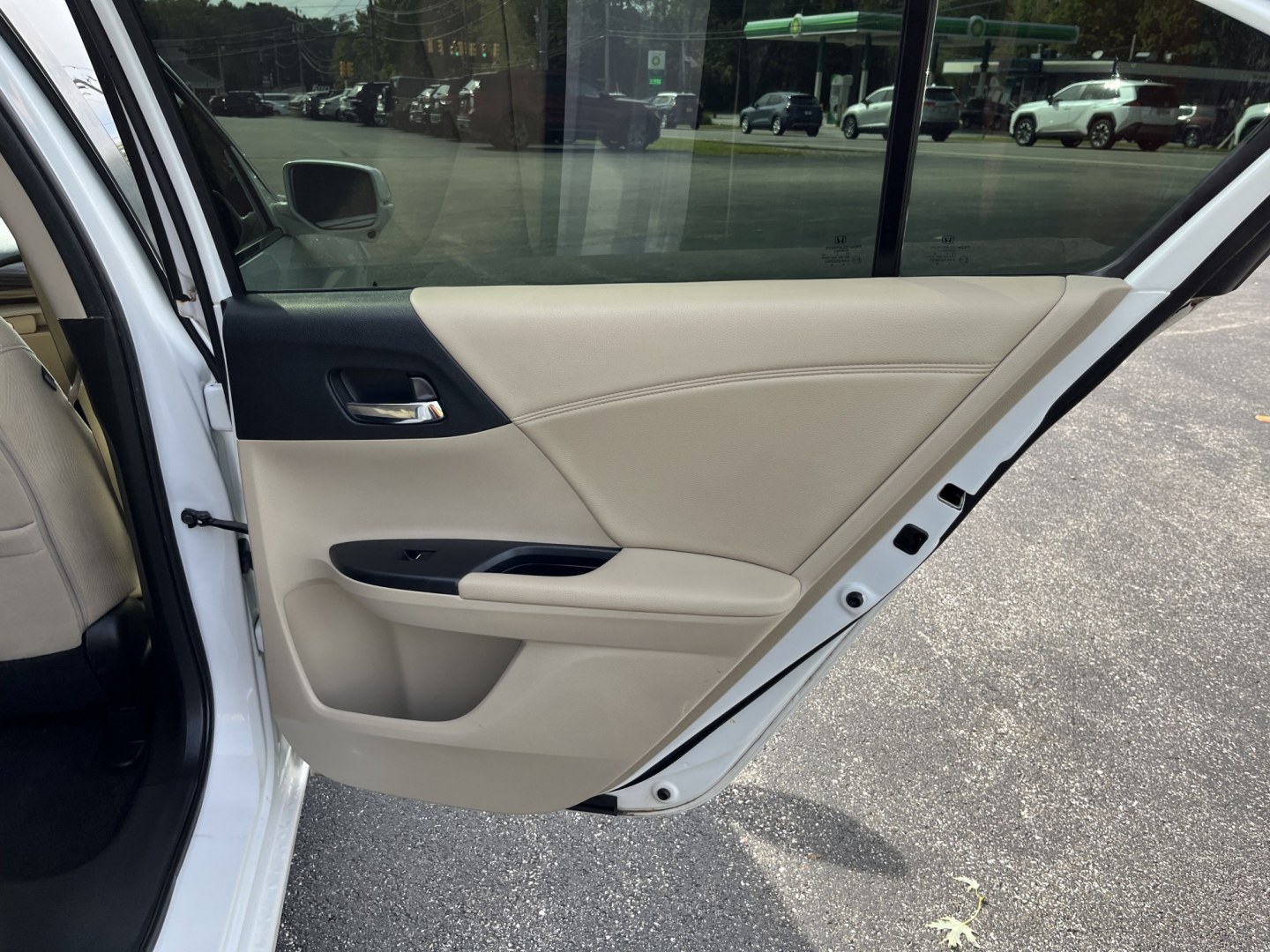 2017 White /Gray Honda Accord EX Sedan CVT (1HGCR2F7XHA) with an 2.4L I4 DOHC 16V engine, Automatic transmission, located at 11115 Chardon Rd. , Chardon, OH, 44024, (440) 214-9705, 41.580246, -81.241943 - 2017 Honda Accord EX – Efficient Midsize Comfort with Everyday Convenience If you want a midsize sedan that is easy to live with and still feels well equipped, this 2017 Honda Accord EX is a strong option. The reliable 2.4L K24 engine delivers smooth everyday power and an impressive 36 MPG highwa- Photo#31