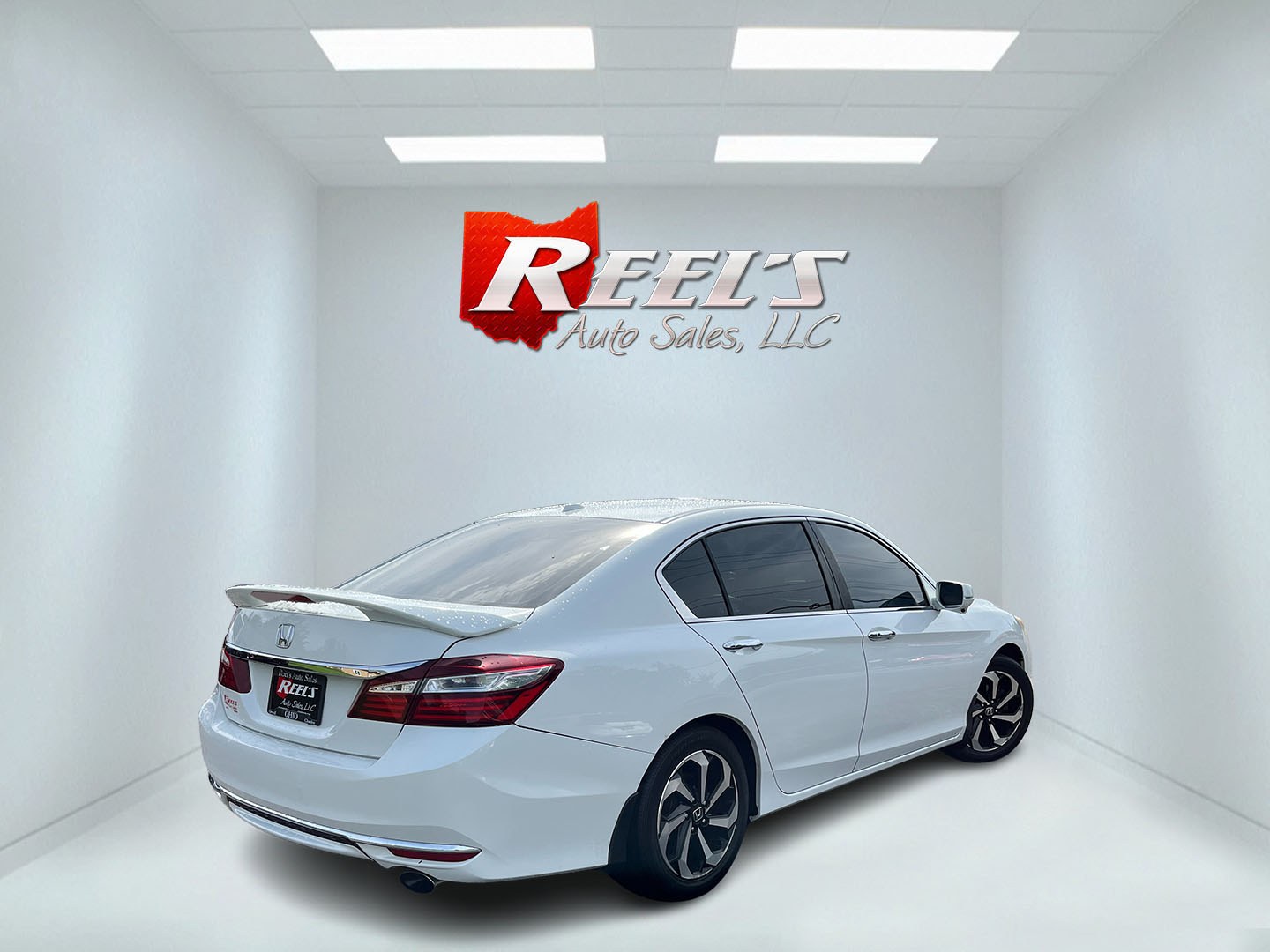 2017 White /Gray Honda Accord EX Sedan CVT (1HGCR2F7XHA) with an 2.4L I4 DOHC 16V engine, Automatic transmission, located at 11115 Chardon Rd. , Chardon, OH, 44024, (440) 214-9705, 41.580246, -81.241943 - 2017 Honda Accord EX – Efficient Midsize Comfort with Everyday Convenience If you want a midsize sedan that is easy to live with and still feels well equipped, this 2017 Honda Accord EX is a strong option. The reliable 2.4L K24 engine delivers smooth everyday power and an impressive 36 MPG highwa- Photo#7