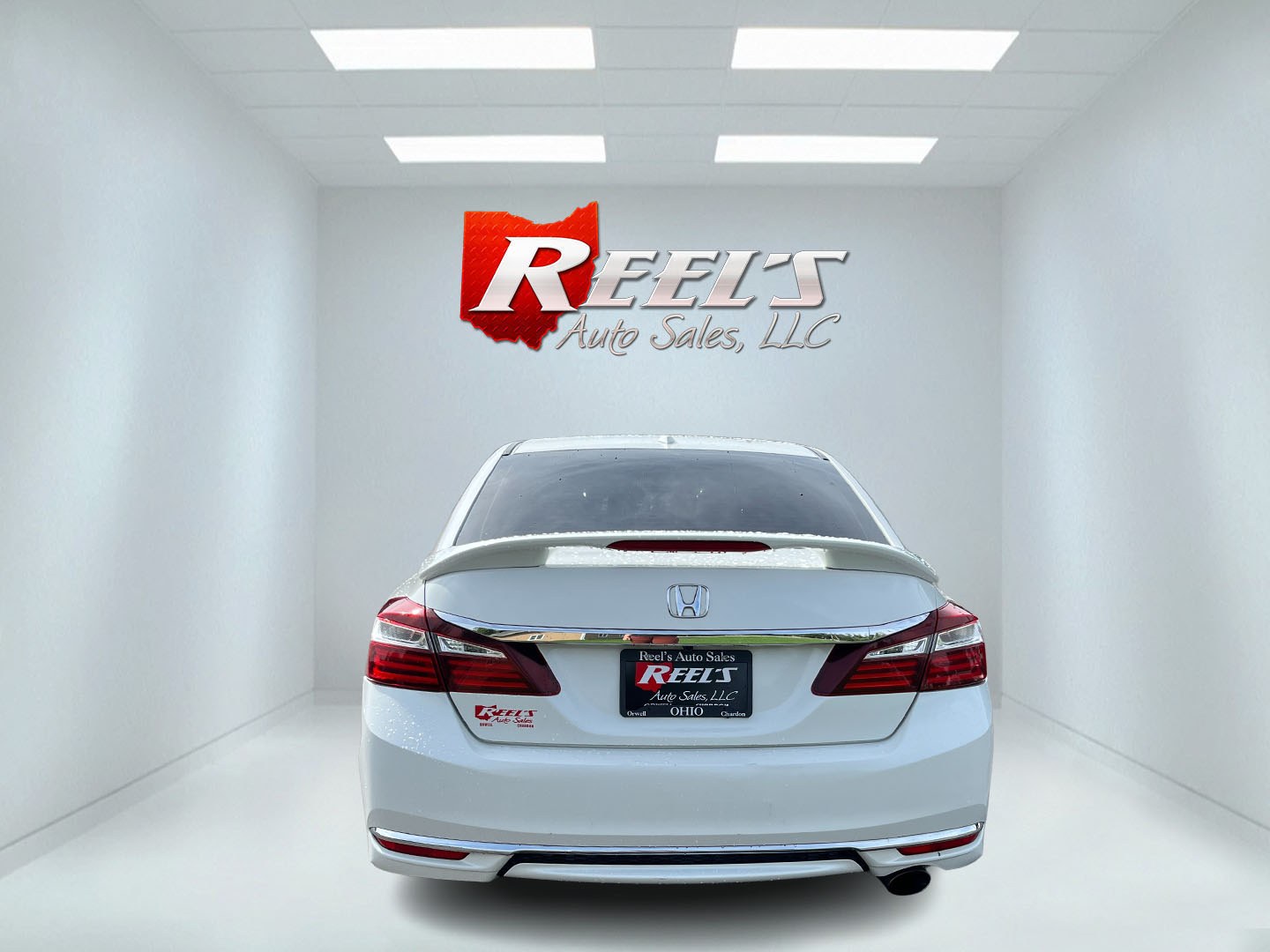 2017 White /Gray Honda Accord EX Sedan CVT (1HGCR2F7XHA) with an 2.4L I4 DOHC 16V engine, Automatic transmission, located at 11115 Chardon Rd. , Chardon, OH, 44024, (440) 214-9705, 41.580246, -81.241943 - 2017 Honda Accord EX – Efficient Midsize Comfort with Everyday Convenience If you want a midsize sedan that is easy to live with and still feels well equipped, this 2017 Honda Accord EX is a strong option. The reliable 2.4L K24 engine delivers smooth everyday power and an impressive 36 MPG highwa- Photo#9