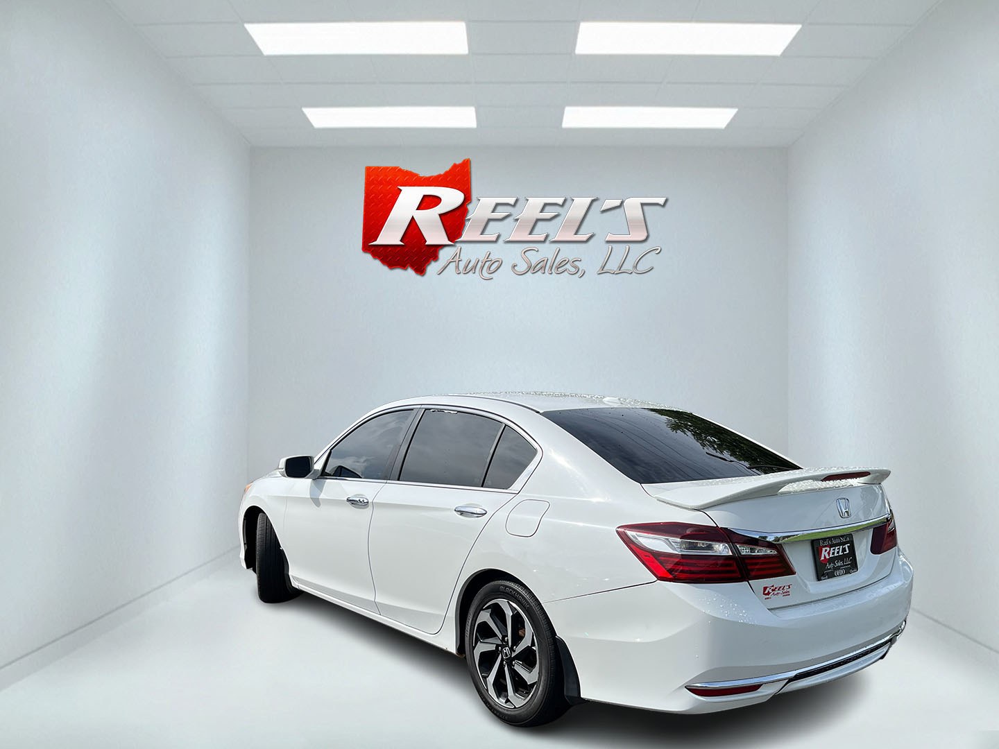 2017 White /Gray Honda Accord EX Sedan CVT (1HGCR2F7XHA) with an 2.4L I4 DOHC 16V engine, Automatic transmission, located at 11115 Chardon Rd. , Chardon, OH, 44024, (440) 214-9705, 41.580246, -81.241943 - 2017 Honda Accord EX – Efficient Midsize Comfort with Everyday Convenience If you want a midsize sedan that is easy to live with and still feels well equipped, this 2017 Honda Accord EX is a strong option. The reliable 2.4L K24 engine delivers smooth everyday power and an impressive 36 MPG highwa- Photo#10