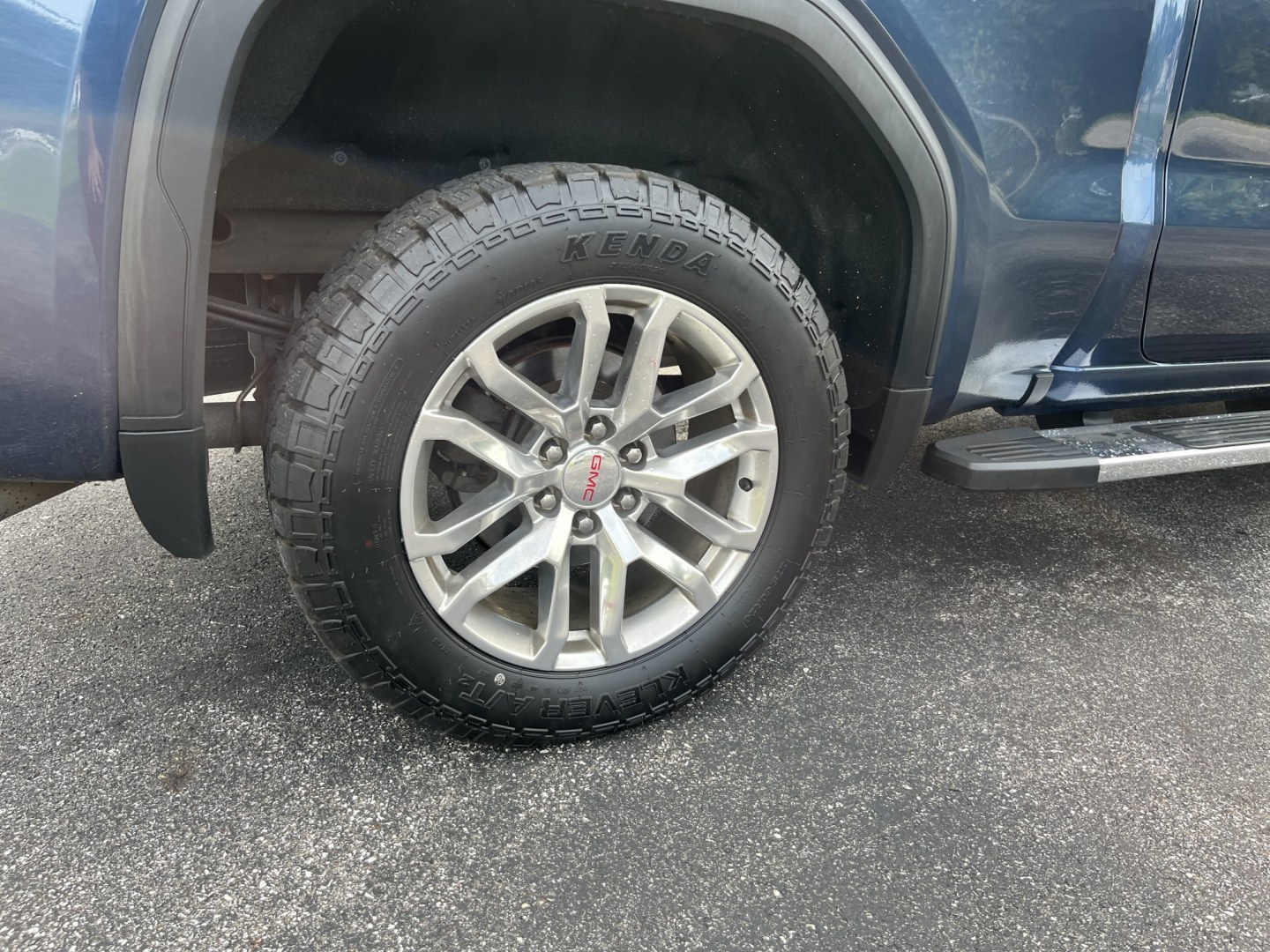 2019 Blue /Black GMC Sierra 1500 SLT Crew Cab 4WD (1GTU9DED4KZ) with an 5.3L V8 OHV 16V engine, Automatic transmission, located at 11115 Chardon Rd. , Chardon, OH, 44024, (440) 214-9705, 41.580246, -81.241943 - 2019 GMC Sierra 1500 SLT Crew Cab 4WD – Strong V8 Capability with Premium Comfort and One-Owner History If you want a full-size truck that can work hard and still feel well equipped, this 2019 GMC Sierra 1500 SLT Crew Cab 4WD is a strong option. The 5.3L EcoTec3 V8 and 8-speed automatic deliver d- Photo#8