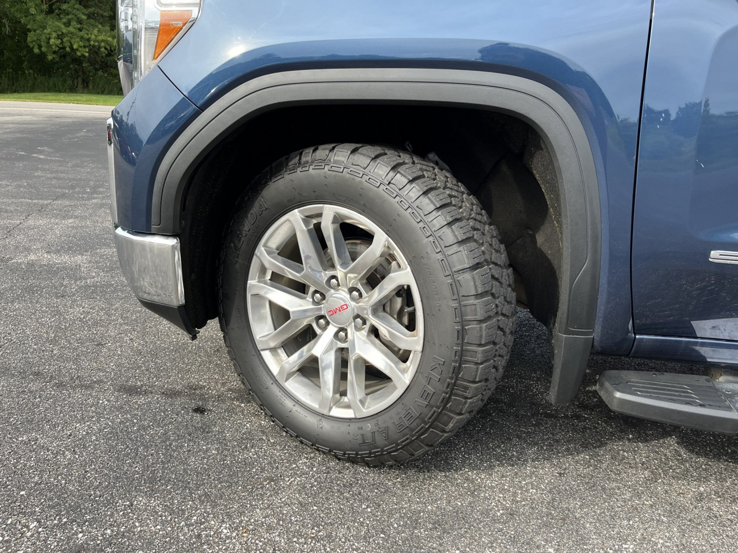 2019 Blue /Black GMC Sierra 1500 SLT Crew Cab 4WD (1GTU9DED4KZ) with an 5.3L V8 OHV 16V engine, Automatic transmission, located at 11115 Chardon Rd. , Chardon, OH, 44024, (440) 214-9705, 41.580246, -81.241943 - 2019 GMC Sierra 1500 SLT Crew Cab 4WD – Strong V8 Capability with Premium Comfort and One-Owner History If you want a full-size truck that can work hard and still feel well equipped, this 2019 GMC Sierra 1500 SLT Crew Cab 4WD is a strong option. The 5.3L EcoTec3 V8 and 8-speed automatic deliver d- Photo#13