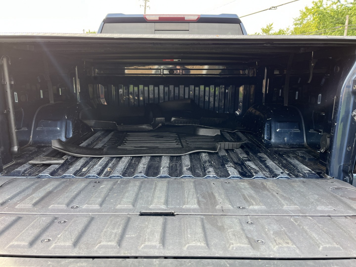 2019 Blue /Black GMC Sierra 1500 SLT Crew Cab 4WD (1GTU9DED4KZ) with an 5.3L V8 OHV 16V engine, Automatic transmission, located at 11115 Chardon Rd. , Chardon, OH, 44024, (440) 214-9705, 41.580246, -81.241943 - 2019 GMC Sierra 1500 SLT Crew Cab 4WD – Strong V8 Capability with Premium Comfort and One-Owner History If you want a full-size truck that can work hard and still feel well equipped, this 2019 GMC Sierra 1500 SLT Crew Cab 4WD is a strong option. The 5.3L EcoTec3 V8 and 8-speed automatic deliver d- Photo#15