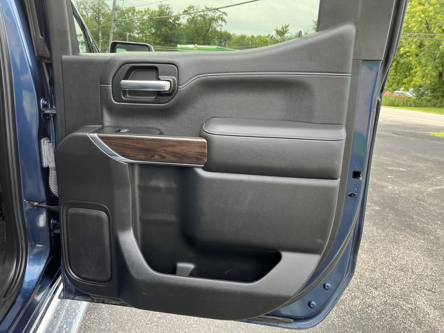 2019 Blue /Black GMC Sierra 1500 SLT Crew Cab 4WD (1GTU9DED4KZ) with an 5.3L V8 OHV 16V engine, Automatic transmission, located at 11115 Chardon Rd. , Chardon, OH, 44024, (440) 214-9705, 41.580246, -81.241943 - 2019 GMC Sierra 1500 SLT Crew Cab 4WD – Strong V8 Capability with Premium Comfort and One-Owner History If you want a full-size truck that can work hard and still feel well equipped, this 2019 GMC Sierra 1500 SLT Crew Cab 4WD is a strong option. The 5.3L EcoTec3 V8 and 8-speed automatic deliver d- Photo#33