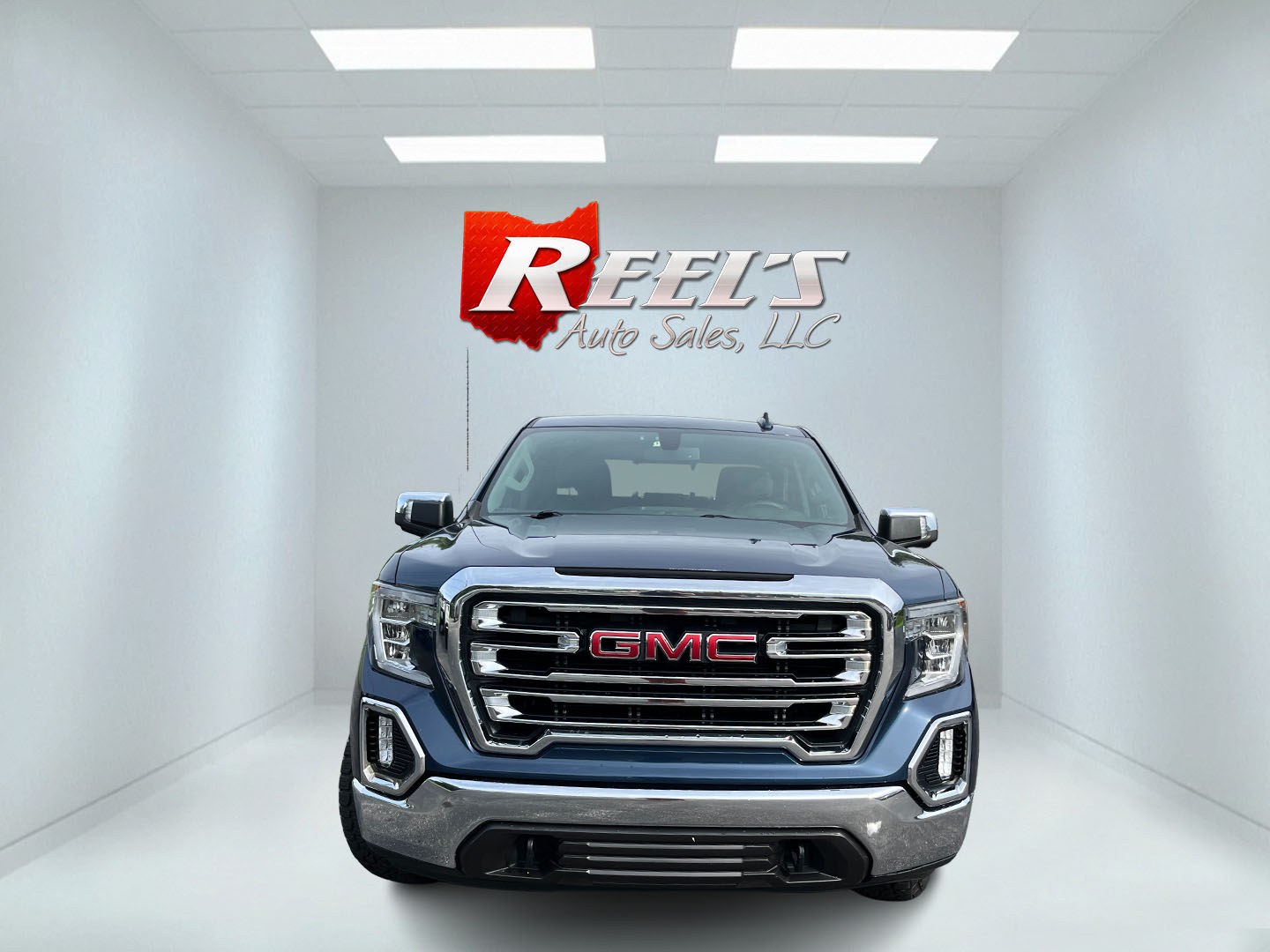 2019 Blue /Black GMC Sierra 1500 SLT Crew Cab 4WD (1GTU9DED4KZ) with an 5.3L V8 OHV 16V engine, Automatic transmission, located at 11115 Chardon Rd. , Chardon, OH, 44024, (440) 214-9705, 41.580246, -81.241943 - 2019 GMC Sierra 1500 SLT Crew Cab 4WD – Strong V8 Capability with Premium Comfort and One-Owner History If you want a full-size truck that can work hard and still feel well equipped, this 2019 GMC Sierra 1500 SLT Crew Cab 4WD is a strong option. The 5.3L EcoTec3 V8 and 8-speed automatic deliver d- Photo#2