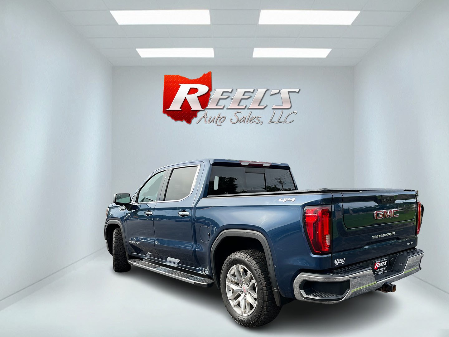 2019 Blue /Black GMC Sierra 1500 SLT Crew Cab 4WD (1GTU9DED4KZ) with an 5.3L V8 OHV 16V engine, Automatic transmission, located at 11115 Chardon Rd. , Chardon, OH, 44024, (440) 214-9705, 41.580246, -81.241943 - 2019 GMC Sierra 1500 SLT Crew Cab 4WD – Strong V8 Capability with Premium Comfort and One-Owner History If you want a full-size truck that can work hard and still feel well equipped, this 2019 GMC Sierra 1500 SLT Crew Cab 4WD is a strong option. The 5.3L EcoTec3 V8 and 8-speed automatic deliver d- Photo#10