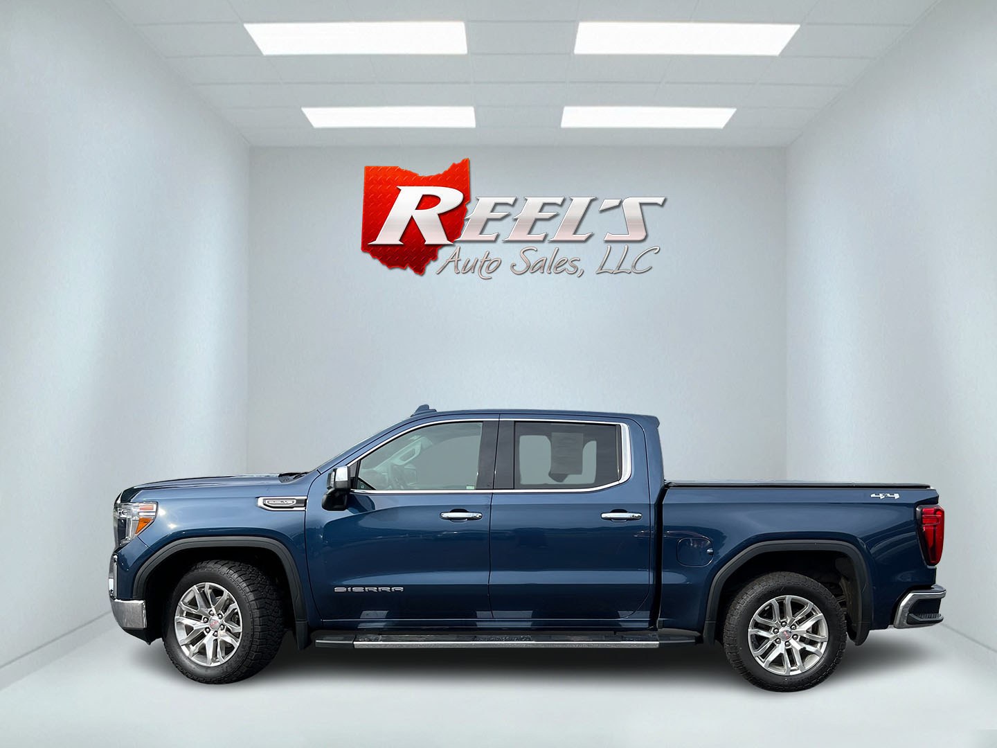 2019 Blue /Black GMC Sierra 1500 SLT Crew Cab 4WD (1GTU9DED4KZ) with an 5.3L V8 OHV 16V engine, Automatic transmission, located at 11115 Chardon Rd. , Chardon, OH, 44024, (440) 214-9705, 41.580246, -81.241943 - 2019 GMC Sierra 1500 SLT Crew Cab 4WD – Strong V8 Capability with Premium Comfort and One-Owner History If you want a full-size truck that can work hard and still feel well equipped, this 2019 GMC Sierra 1500 SLT Crew Cab 4WD is a strong option. The 5.3L EcoTec3 V8 and 8-speed automatic deliver d- Photo#12