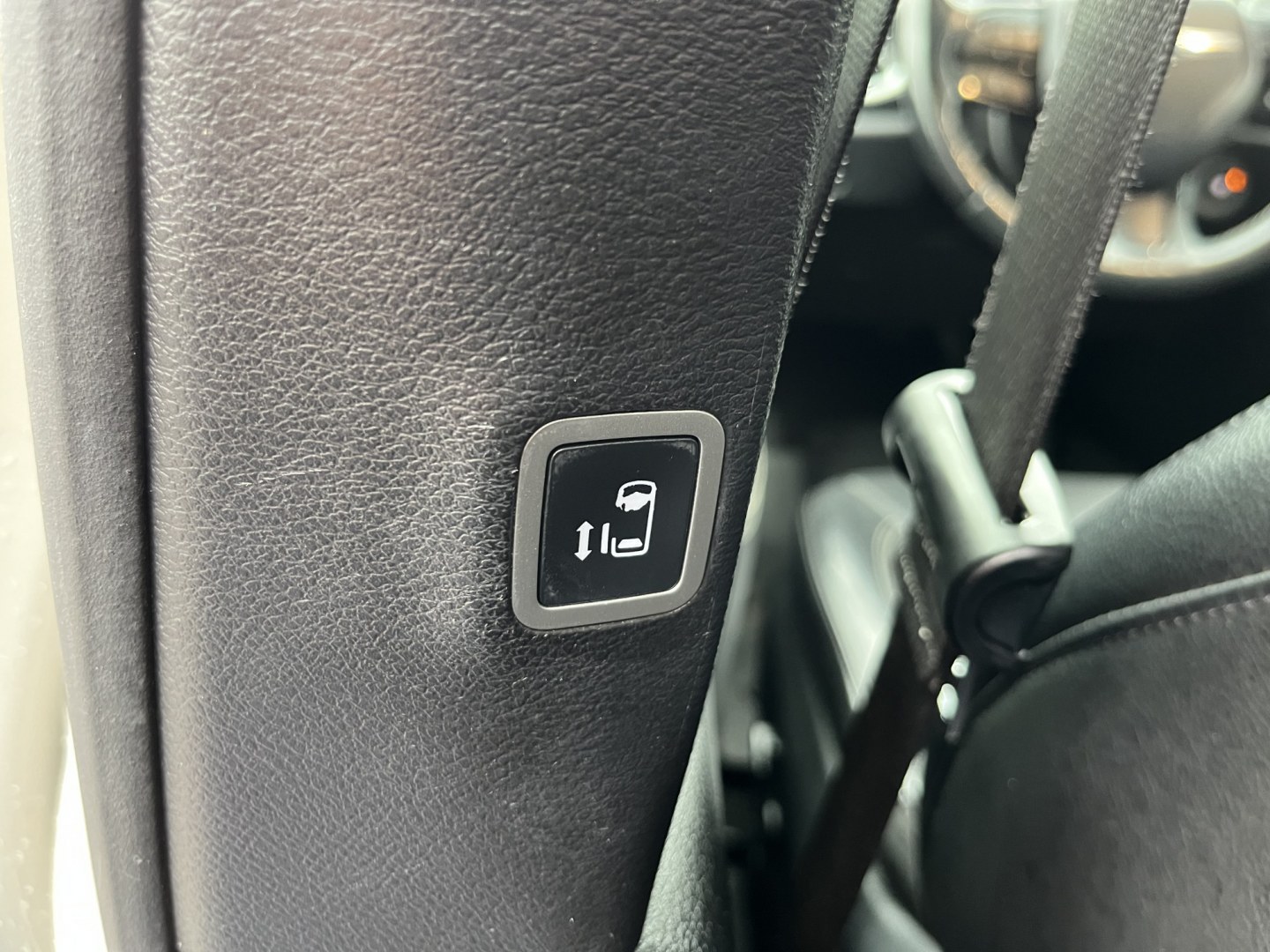 2020 White /Black Chrysler Pacifica Touring-L (2C4RC1BG0LR) with an 3.6L V6 DOHC 24V engine, Automatc transmission, located at 11115 Chardon Rd. , Chardon, OH, 44024, (440) 214-9705, 41.580246, -81.241943 - 2020 Chrysler Pacifica Touring L – Family-Ready Minivan with Fresh Tires and Strong Convenience Features If you want a minivan that makes daily routines and longer trips easier, this 2020 Chrysler Pacifica Touring L is a strong option. The 3.6L Pentastar V6 and 9-speed automatic deliver smooth po- Photo#30