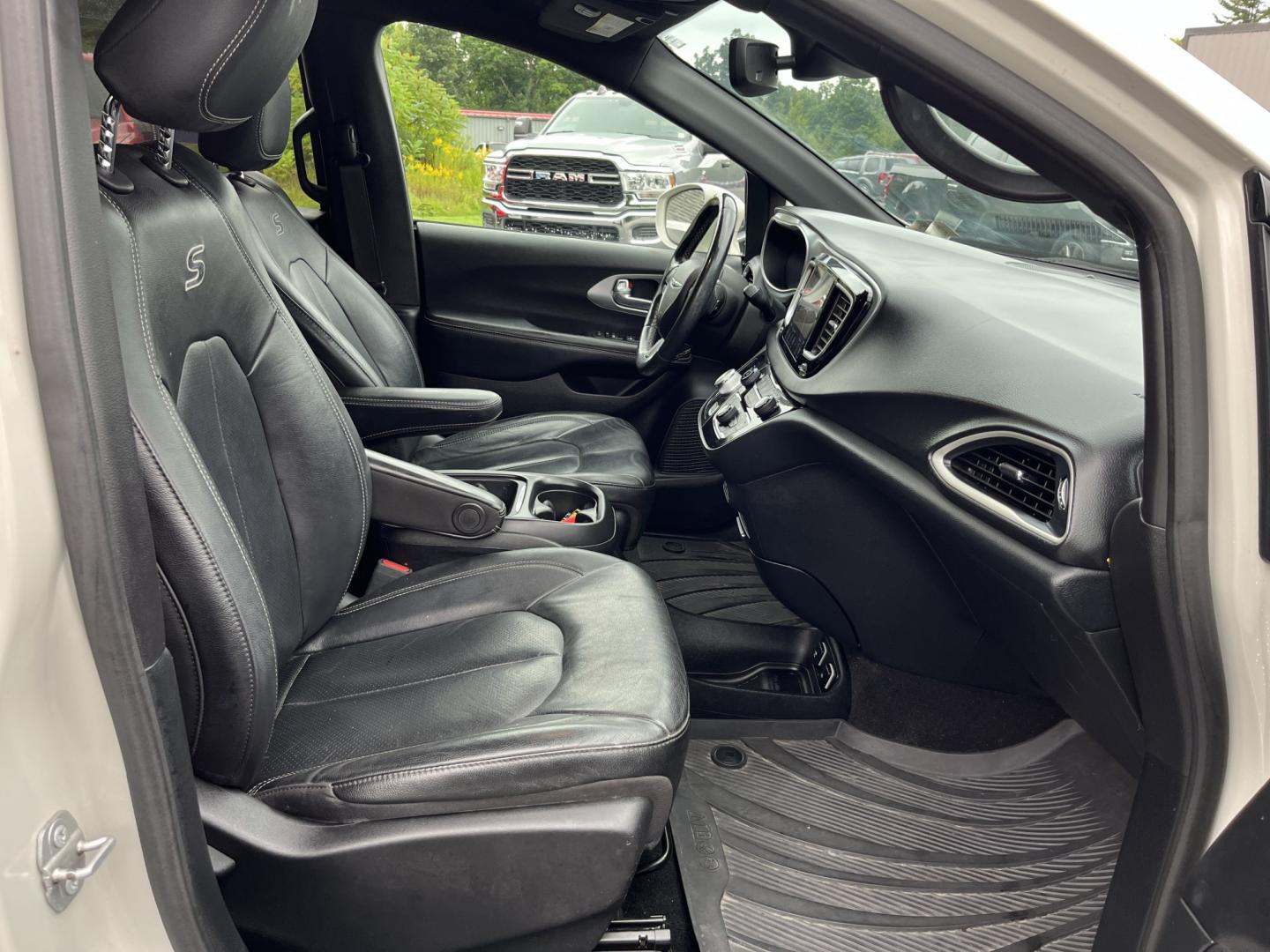 2020 White /Black Chrysler Pacifica Touring-L (2C4RC1BG0LR) with an 3.6L V6 DOHC 24V engine, Automatc transmission, located at 11115 Chardon Rd. , Chardon, OH, 44024, (440) 214-9705, 41.580246, -81.241943 - 2020 Chrysler Pacifica Touring L – Family-Ready Minivan with Fresh Tires and Strong Convenience Features If you want a minivan that makes daily routines and longer trips easier, this 2020 Chrysler Pacifica Touring L is a strong option. The 3.6L Pentastar V6 and 9-speed automatic deliver smooth po- Photo#37