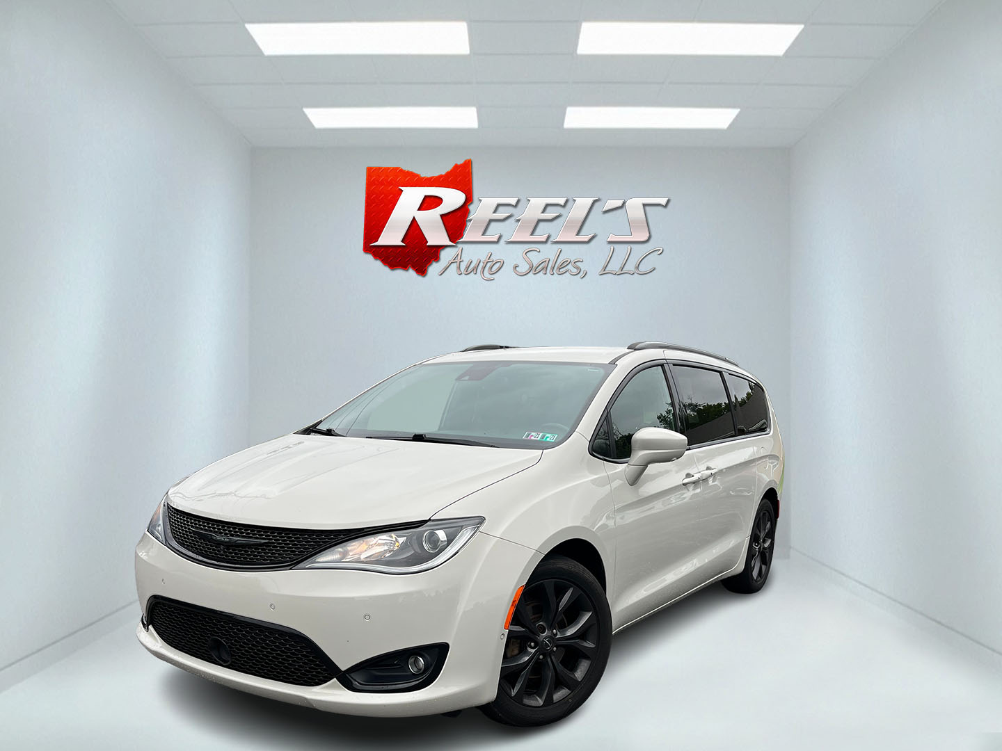 photo of 2020 Chrysler Pacifica Touring-L