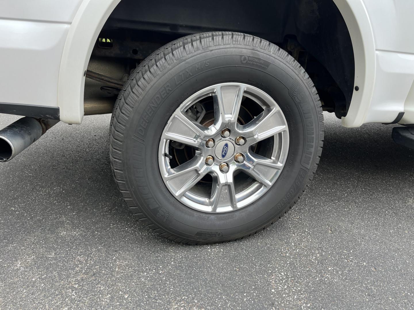 2015 White /Black Ford F-150 Lariat SuperCrew 5.5-ft. Bed 4WD (1FTEW1EG5FK) with an 3.5L V6 Twin Turbo engine, Automatc transmission, located at 11115 Chardon Rd. , Chardon, OH, 44024, (440) 214-9705, 41.580246, -81.241943 - 2015 Ford F-150 Lariat Crew Cab 4WD – Premium EcoBoost Power with Strong Towing Capability If you want an F-150 that feels well equipped and ready for real work, this 2015 Ford F-150 Lariat Crew Cab 4WD is a strong option. The 3.5L Twin-Turbo EcoBoost V6 and 6-speed automatic deliver dependable p- Photo#8