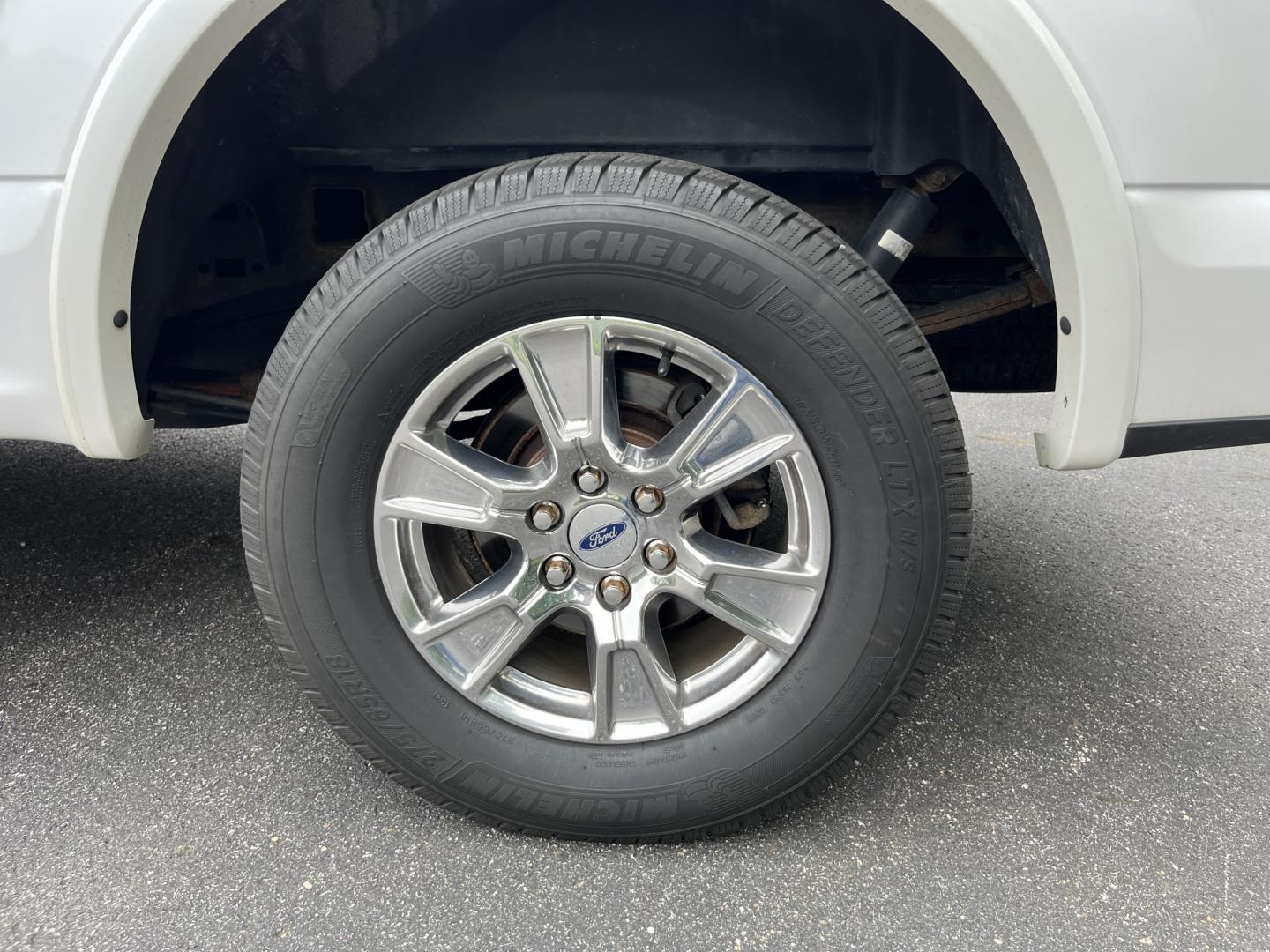2015 White /Black Ford F-150 Lariat SuperCrew 5.5-ft. Bed 4WD (1FTEW1EG5FK) with an 3.5L V6 Twin Turbo engine, Automatc transmission, located at 11115 Chardon Rd. , Chardon, OH, 44024, (440) 214-9705, 41.580246, -81.241943 - 2015 Ford F-150 Lariat Crew Cab 4WD – Premium EcoBoost Power with Strong Towing Capability If you want an F-150 that feels well equipped and ready for real work, this 2015 Ford F-150 Lariat Crew Cab 4WD is a strong option. The 3.5L Twin-Turbo EcoBoost V6 and 6-speed automatic deliver dependable p- Photo#11