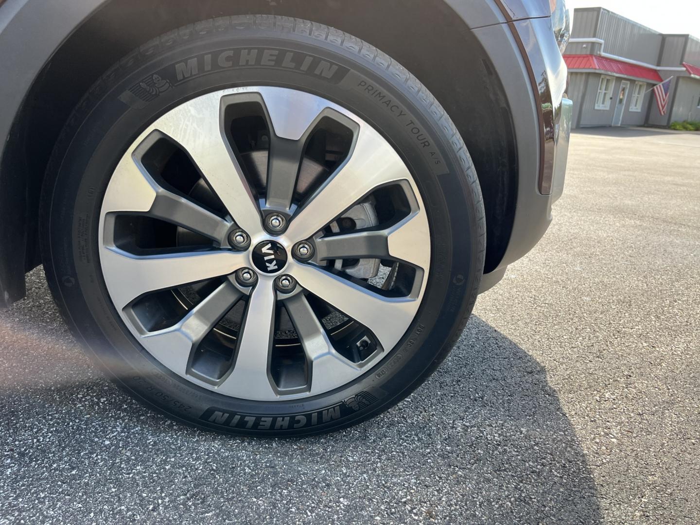 2020 Purple /Black Kia Telluride S AWD (5XYP6DHC3LG) with an 3.8L V6 DOHC 24V engine, Automatic transmission, located at 11115 Chardon Rd. , Chardon, OH, 44024, (440) 214-9705, 41.580246, -81.241943 - 2020 Kia Telluride S AWD – Family-Ready 3-Row SUV with Strong Features and One-Owner History If you need room for passengers and a more confident everyday drive, this 2020 Kia Telluride S AWD is a strong option. The 3.8L GDI V6 and 8-speed automatic deliver smooth power, while available AWD and a- Photo#5