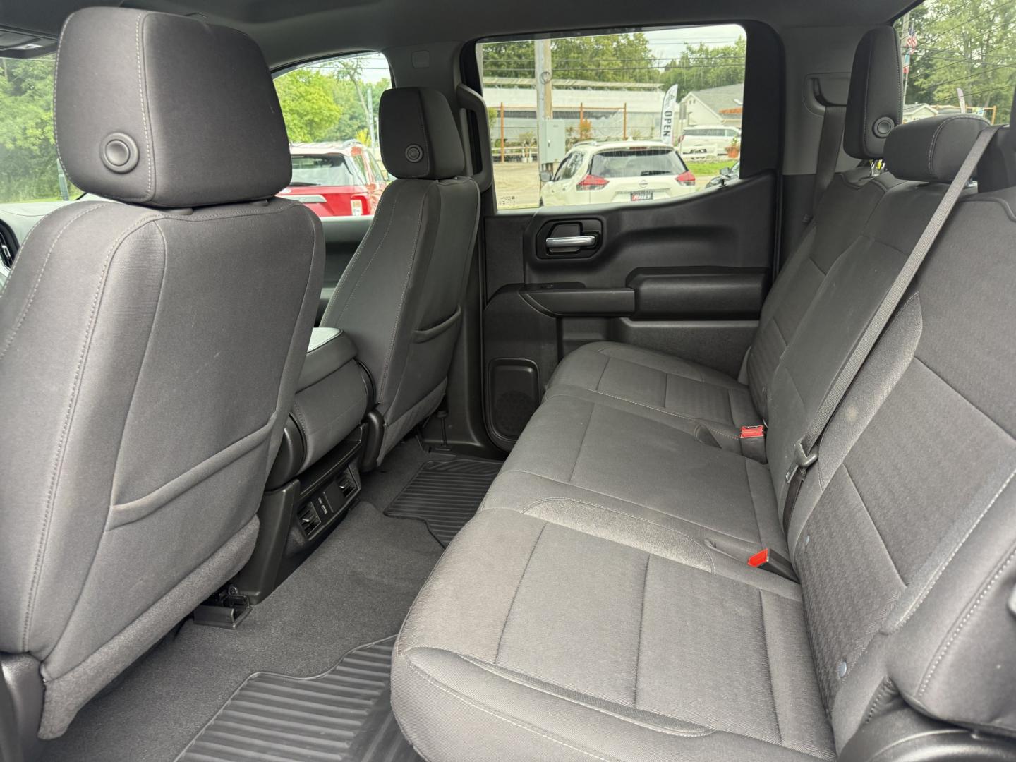 2025 Gray /Black Chevrolet Silverado 1500 Trail Boss Custom Crew Cab 4WD (3GCUKCED3SG) with an 5.3L V8 OHV 16V engine, Automatc transmission, located at 11115 Chardon Rd. , Chardon, OH, 44024, (440) 214-9705, 41.580246, -81.241943 - 2025 Chevrolet Silverado 1500 Custom Trail Boss Crew Cab 4WD – Lifted Stance, V8 Muscle, and Ready-for-Work Presence This is not a plain work truck. The 2025 Chevrolet Silverado 1500 Custom Trail Boss Crew Cab 4WD has the look and the hardware to stand out the moment it rolls in. Finished in Slat- Photo#21