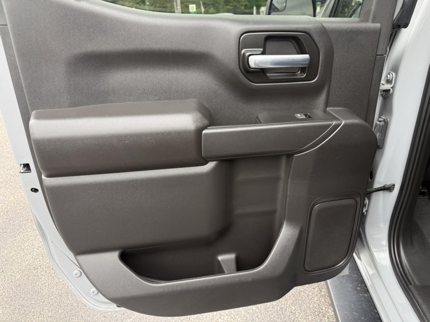 2025 Gray /Black Chevrolet Silverado 1500 Trail Boss Custom Crew Cab 4WD (3GCUKCED3SG) with an 5.3L V8 OHV 16V engine, Automatc transmission, located at 11115 Chardon Rd. , Chardon, OH, 44024, (440) 214-9705, 41.580246, -81.241943 - 2025 Chevrolet Silverado 1500 Custom Trail Boss Crew Cab 4WD – Lifted Stance, V8 Muscle, and Ready-for-Work Presence This is not a plain work truck. The 2025 Chevrolet Silverado 1500 Custom Trail Boss Crew Cab 4WD has the look and the hardware to stand out the moment it rolls in. Finished in Slat- Photo#37