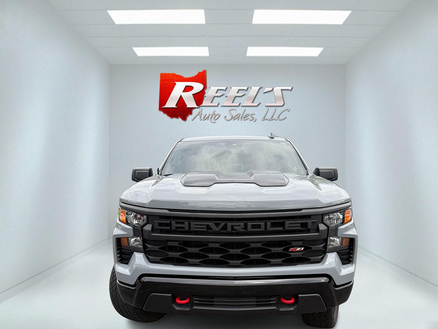 2025 Gray /Black Chevrolet Silverado 1500 Trail Boss Custom Crew Cab 4WD (3GCUKCED3SG) with an 5.3L V8 OHV 16V engine, Automatc transmission, located at 11115 Chardon Rd. , Chardon, OH, 44024, (440) 214-9705, 41.580246, -81.241943 - 2025 Chevrolet Silverado 1500 Custom Trail Boss Crew Cab 4WD – Lifted Stance, V8 Muscle, and Ready-for-Work Presence This is not a plain work truck. The 2025 Chevrolet Silverado 1500 Custom Trail Boss Crew Cab 4WD has the look and the hardware to stand out the moment it rolls in. Finished in Slat- Photo#1