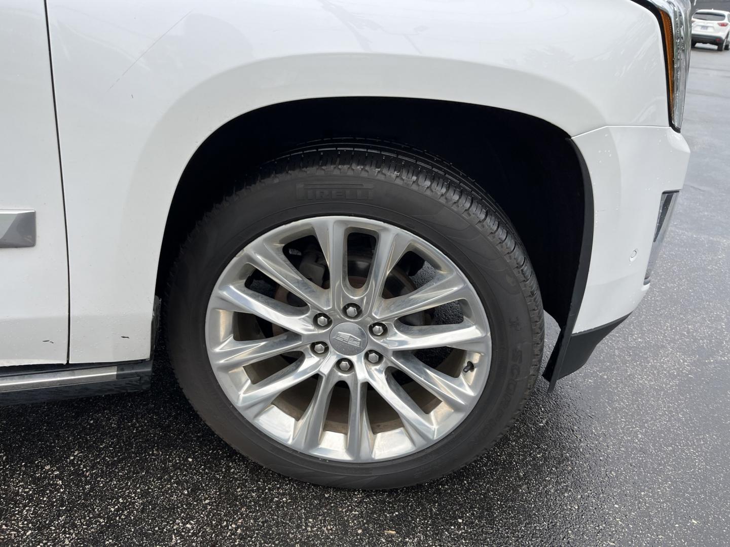 2020 White /White Cadillac Escalade Premium Luxury 4WD (1GYS4CKJ3LR) with an 6.2L V8 OHV 16V engine, Automatc transmission, located at 11115 Chardon Rd. , Chardon, OH, 44024, (440) 214-9705, 41.580246, -81.241943 - 2020 Cadillac Escalade Premium Luxury 4WD – Flagship Presence with Quiet Confidence Some SUVs are bought for space. This one is bought because it makes an impression the moment it arrives. The 2020 Cadillac Escalade Premium Luxury 4WD carries the kind of presence that still turns heads — long,- Photo#3