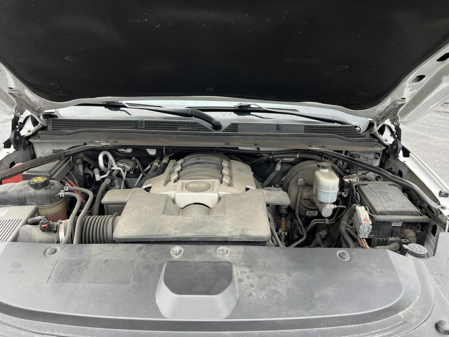 2020 White /White Cadillac Escalade Premium Luxury 4WD (1GYS4CKJ3LR) with an 6.2L V8 OHV 16V engine, Automatc transmission, located at 11115 Chardon Rd. , Chardon, OH, 44024, (440) 214-9705, 41.580246, -81.241943 - 2020 Cadillac Escalade Premium Luxury 4WD – Flagship Presence with Quiet Confidence Some SUVs are bought for space. This one is bought because it makes an impression the moment it arrives. The 2020 Cadillac Escalade Premium Luxury 4WD carries the kind of presence that still turns heads — long,- Photo#13