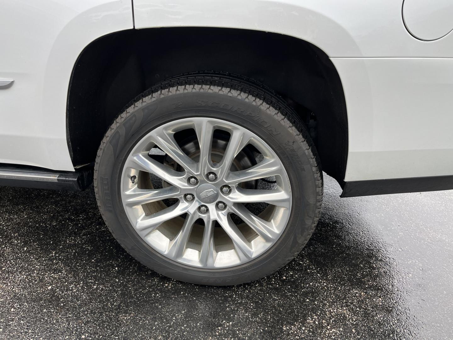 2020 White /White Cadillac Escalade Premium Luxury 4WD (1GYS4CKJ3LR) with an 6.2L V8 OHV 16V engine, Automatc transmission, located at 11115 Chardon Rd. , Chardon, OH, 44024, (440) 214-9705, 41.580246, -81.241943 - 2020 Cadillac Escalade Premium Luxury 4WD – Flagship Presence with Quiet Confidence Some SUVs are bought for space. This one is bought because it makes an impression the moment it arrives. The 2020 Cadillac Escalade Premium Luxury 4WD carries the kind of presence that still turns heads — long,- Photo#10