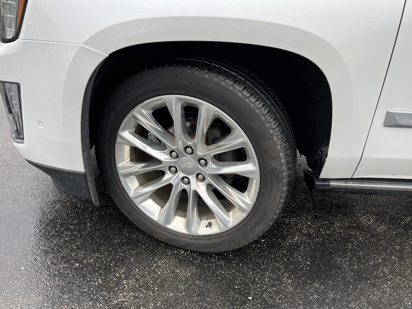2020 White /White Cadillac Escalade Premium Luxury 4WD (1GYS4CKJ3LR) with an 6.2L V8 OHV 16V engine, Automatc transmission, located at 11115 Chardon Rd. , Chardon, OH, 44024, (440) 214-9705, 41.580246, -81.241943 - 2020 Cadillac Escalade Premium Luxury 4WD – Flagship Presence with Quiet Confidence Some SUVs are bought for space. This one is bought because it makes an impression the moment it arrives. The 2020 Cadillac Escalade Premium Luxury 4WD carries the kind of presence that still turns heads — long,- Photo#12