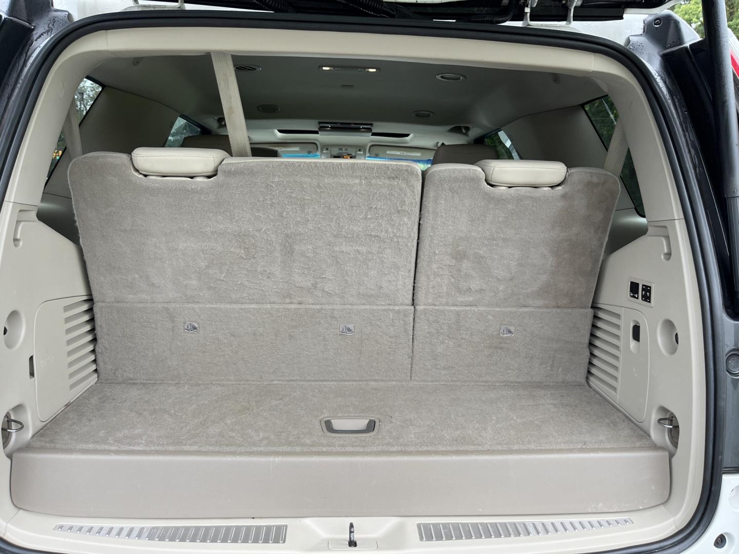 2020 White /White Cadillac Escalade Premium Luxury 4WD (1GYS4CKJ3LR) with an 6.2L V8 OHV 16V engine, Automatc transmission, located at 11115 Chardon Rd. , Chardon, OH, 44024, (440) 214-9705, 41.580246, -81.241943 - 2020 Cadillac Escalade Premium Luxury 4WD – Flagship Presence with Quiet Confidence Some SUVs are bought for space. This one is bought because it makes an impression the moment it arrives. The 2020 Cadillac Escalade Premium Luxury 4WD carries the kind of presence that still turns heads — long,- Photo#14