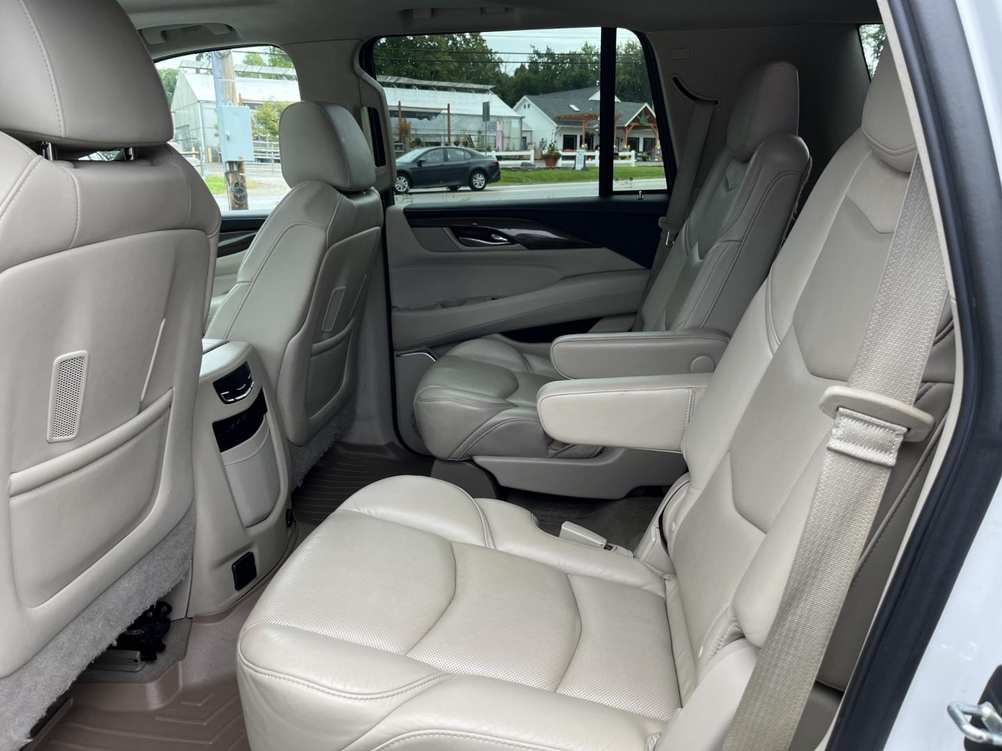 2020 White /White Cadillac Escalade Premium Luxury 4WD (1GYS4CKJ3LR) with an 6.2L V8 OHV 16V engine, Automatc transmission, located at 11115 Chardon Rd. , Chardon, OH, 44024, (440) 214-9705, 41.580246, -81.241943 - 2020 Cadillac Escalade Premium Luxury 4WD – Flagship Presence with Quiet Confidence Some SUVs are bought for space. This one is bought because it makes an impression the moment it arrives. The 2020 Cadillac Escalade Premium Luxury 4WD carries the kind of presence that still turns heads — long,- Photo#30