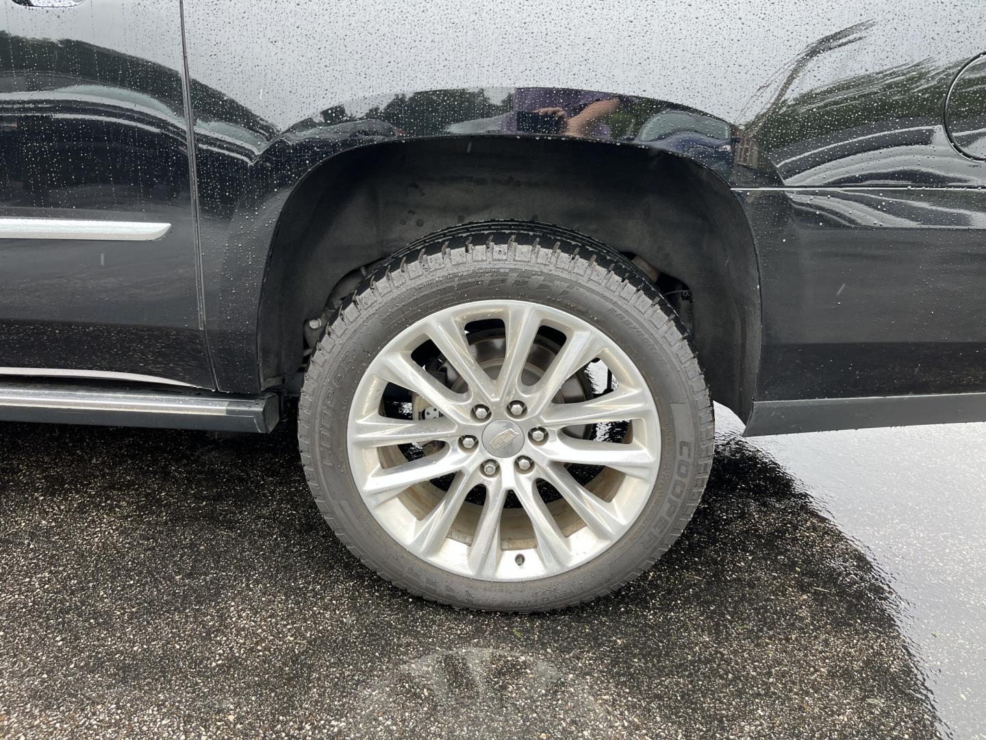 2019 Black /Brown Cadillac Escalade ESV Premium 4WD (1GYS4JKJ3KR) with an 6.2L V8 OHV 16V engine, Automatc transmission, located at 11115 Chardon Rd. , Chardon, OH, 44024, (440) 214-9705, 41.580246, -81.241943 - 2019 Cadillac Escalade ESV Premium Luxury 4WD – Extended Luxury with Flagship Presence and One Owner Carfax This is the Escalade for buyers who want the look, the space, and the statement. The 2019 Cadillac Escalade ESV Premium Luxury 4WD stretches the formula into a longer, more commanding packa- Photo#9