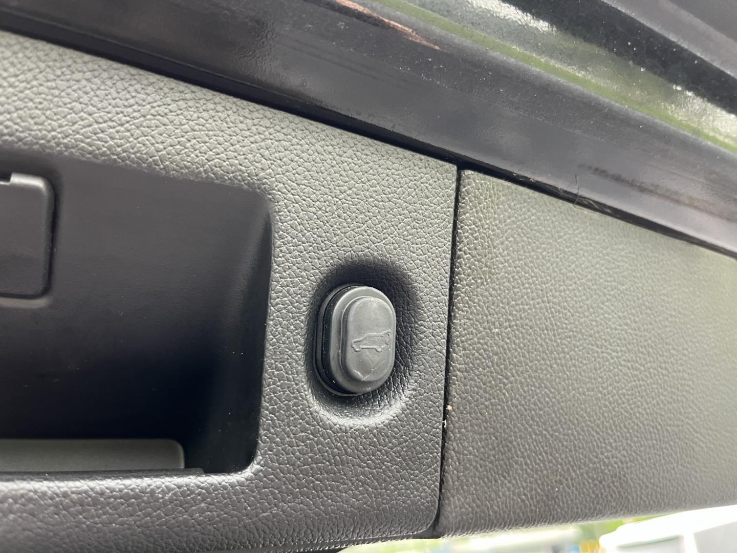 2019 Black /Brown Cadillac Escalade ESV Premium 4WD (1GYS4JKJ3KR) with an 6.2L V8 OHV 16V engine, Automatc transmission, located at 11115 Chardon Rd. , Chardon, OH, 44024, (440) 214-9705, 41.580246, -81.241943 - 2019 Cadillac Escalade ESV Premium Luxury 4WD – Extended Luxury with Flagship Presence and One Owner Carfax This is the Escalade for buyers who want the look, the space, and the statement. The 2019 Cadillac Escalade ESV Premium Luxury 4WD stretches the formula into a longer, more commanding packa- Photo#15
