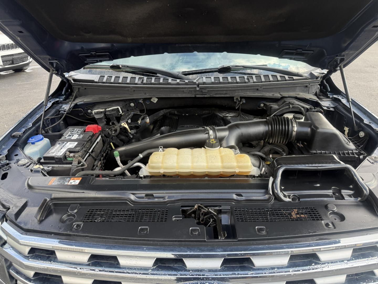 2018 Blue /Black Ford Expedition Limited 4WD (1FMJU2AT5JE) with an 3.5L V6 DOHC 24V Twin Turbo engine, Automatic transmission, located at 547 E. Main St., Orwell, OH, 44076, (440) 437-5893, 41.535435, -80.847855 - 2018 Ford Expedition Limited 4WD – Full-Size Family Luxury with Twin-Turbo Power This 2018 Ford Expedition Limited 4WD is built for families who want space, comfort, and a more upscale presence. Finished in Blue Metallic and riding on 22" wheels, with full LED exterior lighting, it has the look o- Photo#6