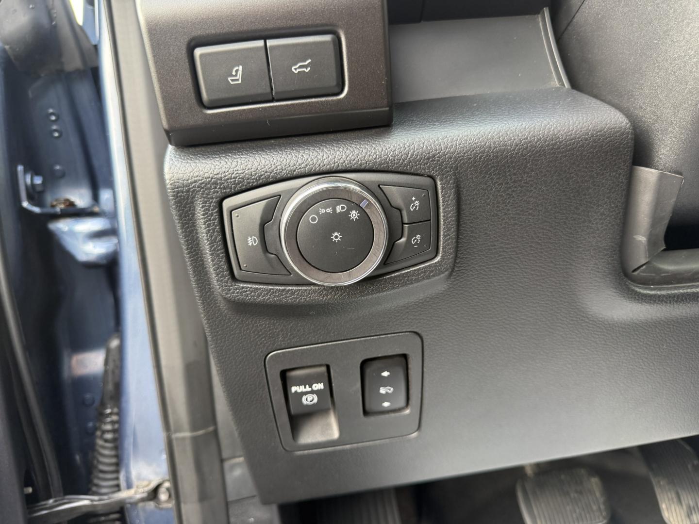 2018 Blue /Black Ford Expedition Limited 4WD (1FMJU2AT5JE) with an 3.5L V6 DOHC 24V Twin Turbo engine, Automatic transmission, located at 547 E. Main St., Orwell, OH, 44076, (440) 437-5893, 41.535435, -80.847855 - 2018 Ford Expedition Limited 4WD – Full-Size Family Luxury with Twin-Turbo Power This 2018 Ford Expedition Limited 4WD is built for families who want space, comfort, and a more upscale presence. Finished in Blue Metallic and riding on 22" wheels, with full LED exterior lighting, it has the look o- Photo#10