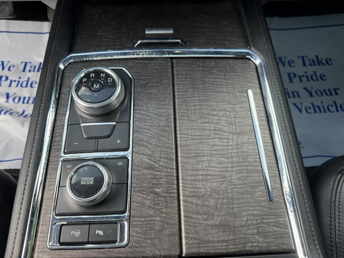 2018 Blue /Black Ford Expedition Limited 4WD (1FMJU2AT5JE) with an 3.5L V6 DOHC 24V Twin Turbo engine, Automatic transmission, located at 547 E. Main St., Orwell, OH, 44076, (440) 437-5893, 41.535435, -80.847855 - 2018 Ford Expedition Limited 4WD – Full-Size Family Luxury with Twin-Turbo Power This 2018 Ford Expedition Limited 4WD is built for families who want space, comfort, and a more upscale presence. Finished in Blue Metallic and riding on 22" wheels, with full LED exterior lighting, it has the look o- Photo#18