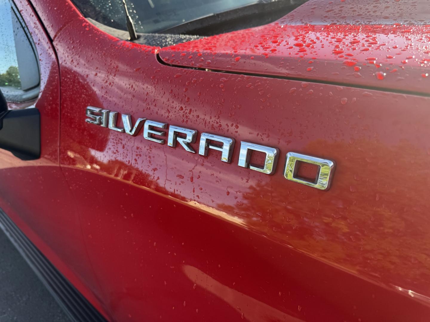 2022 Red /Black Chevrolet Silverado 1500 LT Crew Cab 4WD (3GCUYDED9NG) with an 5.3L V8 OHV 16V engine, Automatic transmission, located at 547 E. Main St., Orwell, OH, 44076, (440) 437-5893, 41.535435, -80.847855 - 2022 Chevrolet Silverado 1500 LTD LT Crew Cab 4WD – Strong V8 Capability with Everyday Comfort This 2022 Chevrolet Silverado 1500 LTD LT Crew Cab 4WD is a capable full-size pickup for drivers who want V8 power and room without needing a heavy-duty work truck. The 5.3L EcoTec3 V8 and 8-speed autom- Photo#4