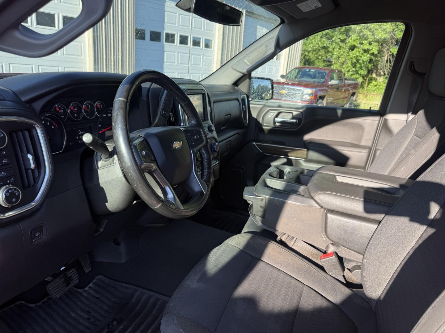 2022 Red /Black Chevrolet Silverado 1500 LT Crew Cab 4WD (3GCUYDED9NG) with an 5.3L V8 OHV 16V engine, Automatic transmission, located at 547 E. Main St., Orwell, OH, 44076, (440) 437-5893, 41.535435, -80.847855 - 2022 Chevrolet Silverado 1500 LTD LT Crew Cab 4WD – Strong V8 Capability with Everyday Comfort This 2022 Chevrolet Silverado 1500 LTD LT Crew Cab 4WD is a capable full-size pickup for drivers who want V8 power and room without needing a heavy-duty work truck. The 5.3L EcoTec3 V8 and 8-speed autom- Photo#9