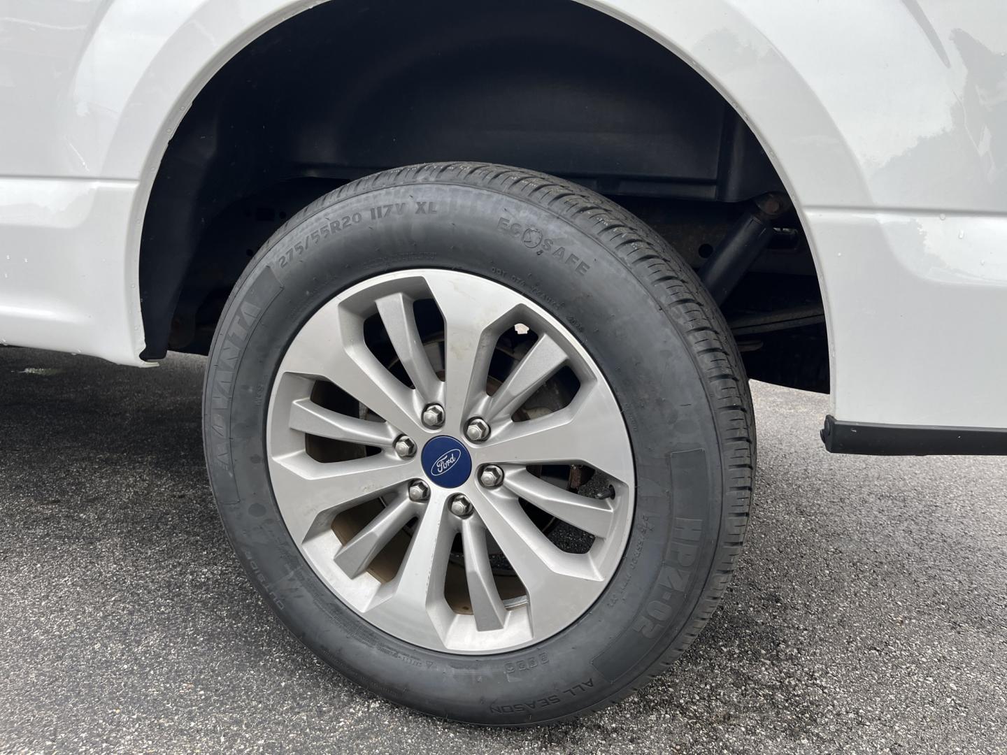 2018 White /Black Ford F-150 STX SuperCab 6.5-ft. 4WD (1FTEX1EP7JF) with an 2.7L V6 DOHC 24V TWIN TURBO engine, Automatc transmission, located at 11115 Chardon Rd. , Chardon, OH, 44024, (440) 214-9705, 41.580246, -81.241943- Photo#10