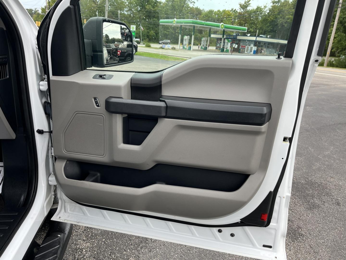 2018 White /Black Ford F-150 STX SuperCab 6.5-ft. 4WD (1FTEX1EP7JF) with an 2.7L V6 DOHC 24V TWIN TURBO engine, Automatc transmission, located at 11115 Chardon Rd. , Chardon, OH, 44024, (440) 214-9705, 41.580246, -81.241943- Photo#26