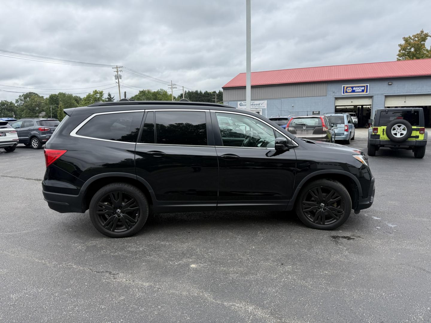 2022 Black /Black Honda Pilot SE 4WD (5FNYF6H21NB) with an 3.5L V6 SOHC 24V engine, Automatic transmission, located at 547 E. Main St., Orwell, OH, 44076, (440) 437-5893, 41.535435, -80.847855 - 2022 Honda Pilot SE AWD – Family-Ready Three-Row Honda with Comfort and Confidence If you need room for the family and the peace of mind of Honda reliability, this 2022 Honda Pilot SE AWD is a strong choice. Finished in Crystal Black Pearl and riding on 20" black alloy wheels, with LED daytime ru- Photo#28