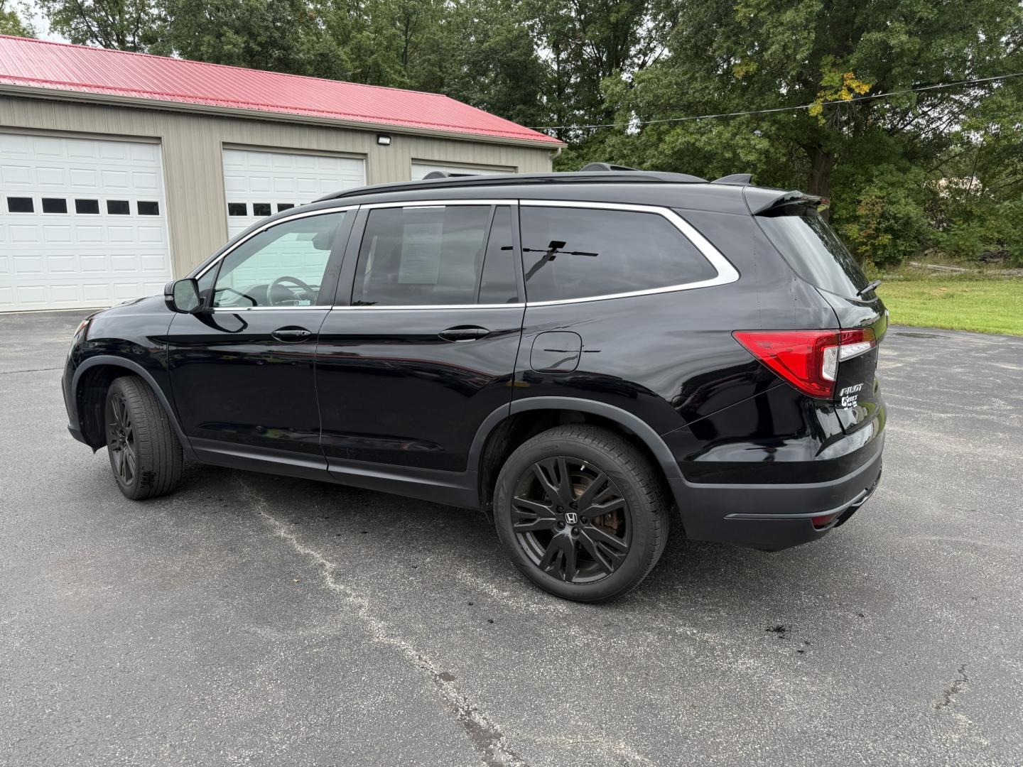 2022 Black /Black Honda Pilot SE 4WD (5FNYF6H21NB) with an 3.5L V6 SOHC 24V engine, Automatic transmission, located at 547 E. Main St., Orwell, OH, 44076, (440) 437-5893, 41.535435, -80.847855 - 2022 Honda Pilot SE AWD – Family-Ready Three-Row Honda with Comfort and Confidence If you need room for the family and the peace of mind of Honda reliability, this 2022 Honda Pilot SE AWD is a strong choice. Finished in Crystal Black Pearl and riding on 20" black alloy wheels, with LED daytime ru- Photo#33